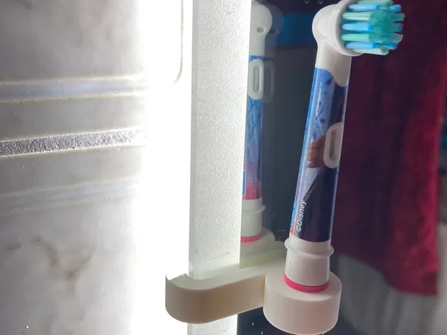 Zahnbuerstenaufsatz - Halter mit Clip  (für OralB Aufsatz)