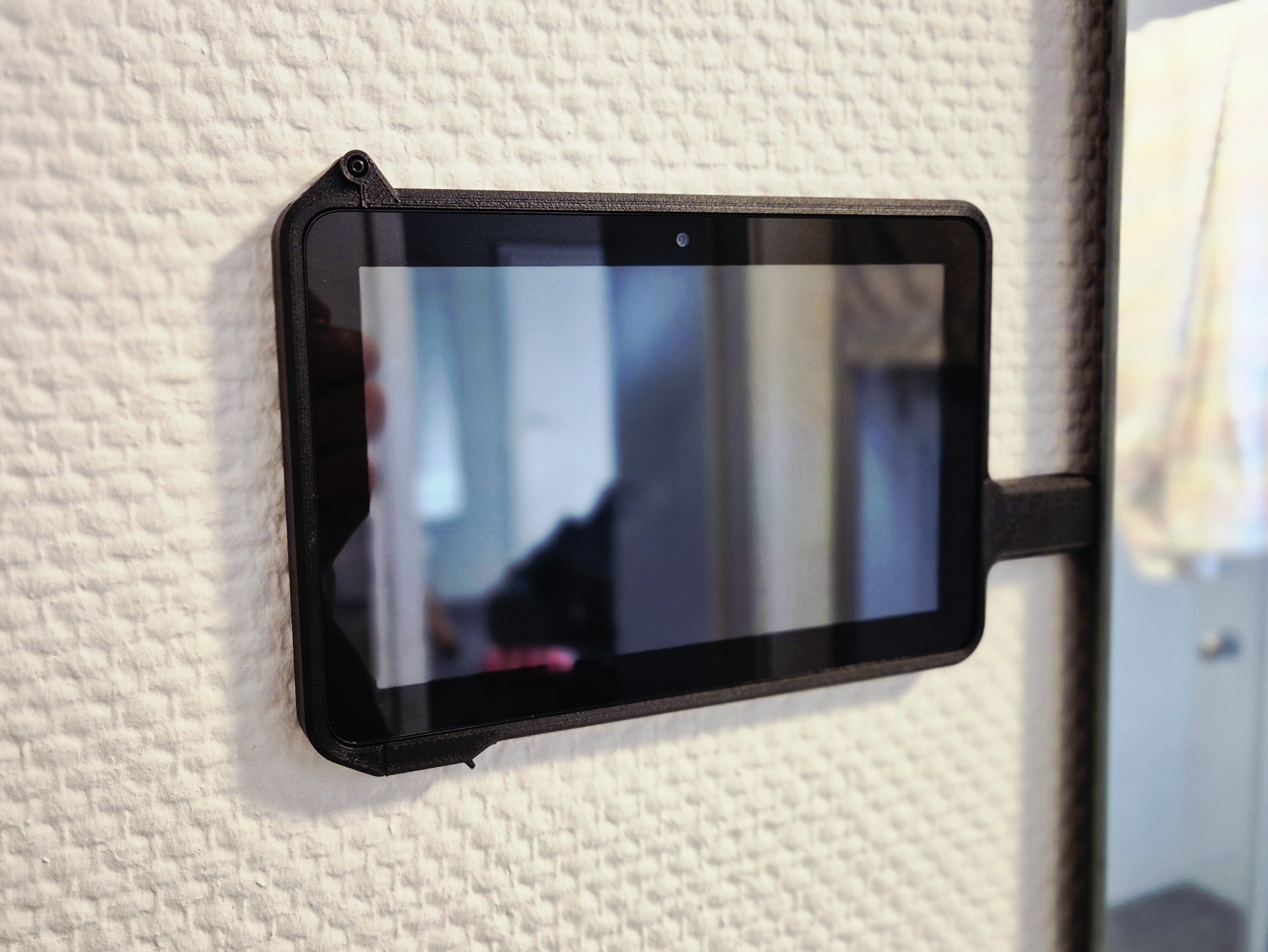 Amazon Fire 7 (2022/2024) Wall Mount with Quick Access