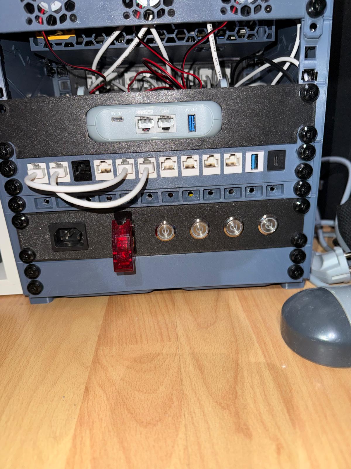 10" Serverrack Power panel