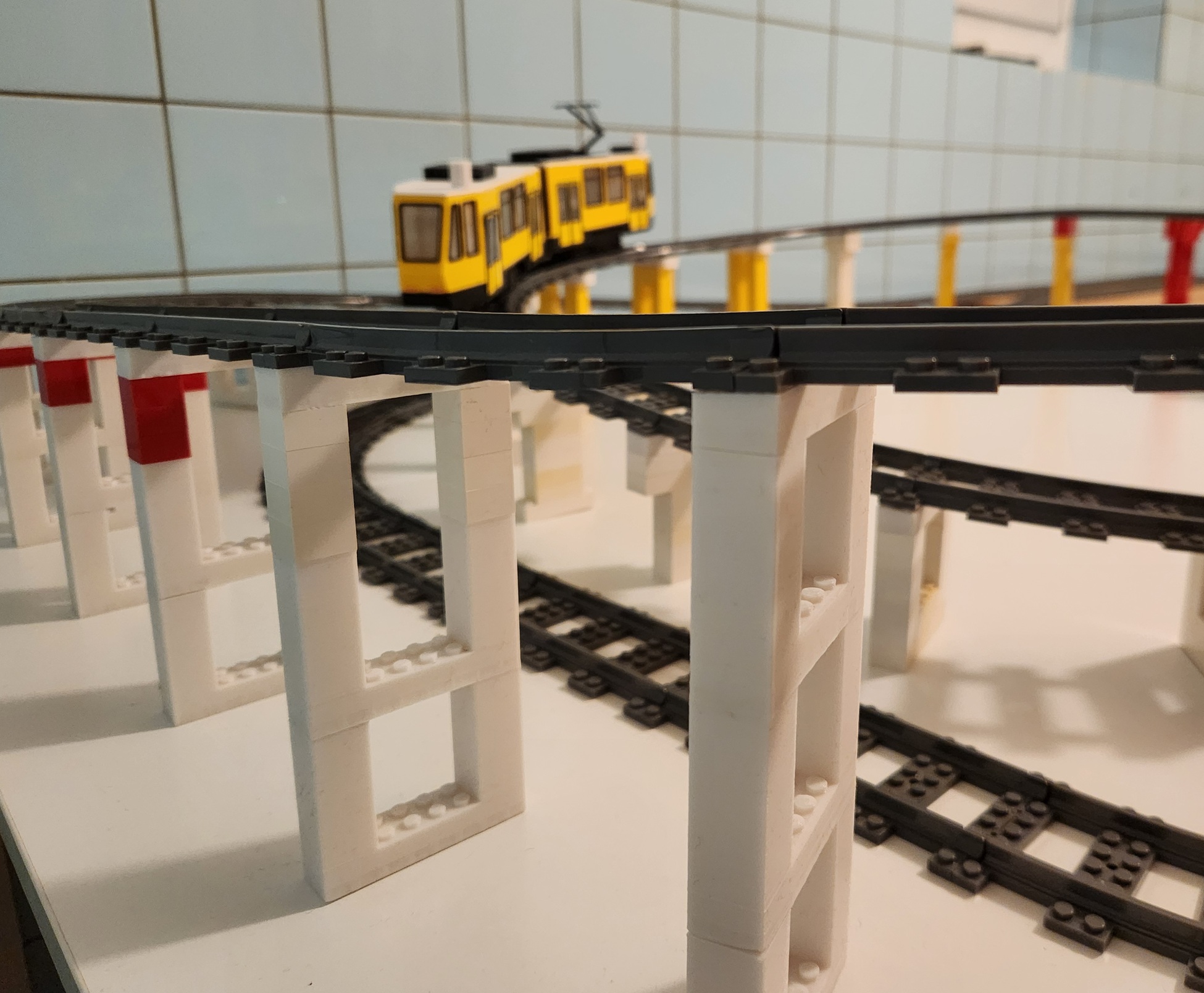 Gradient brick for Lego tracks