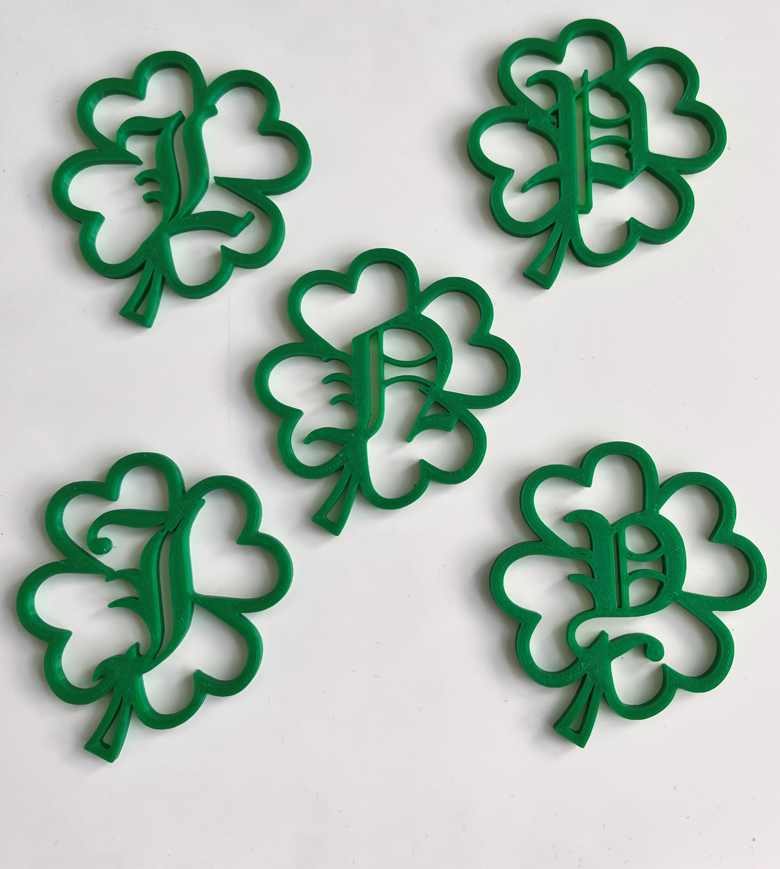 Čtyřlístek s iniciálou, Four-leaf clover with initial