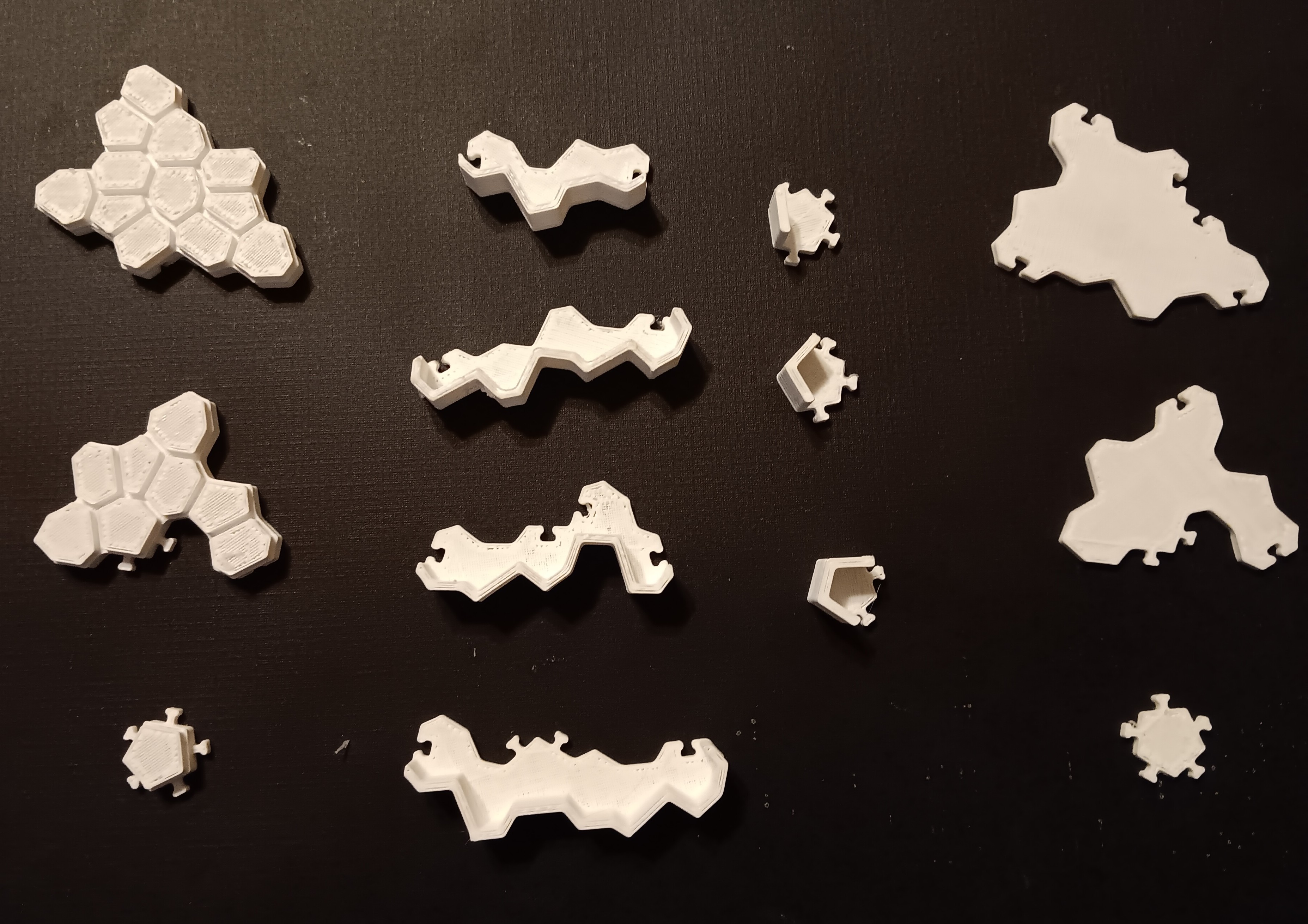 Modular Penrose cobblestone system for silicone molds and other applications