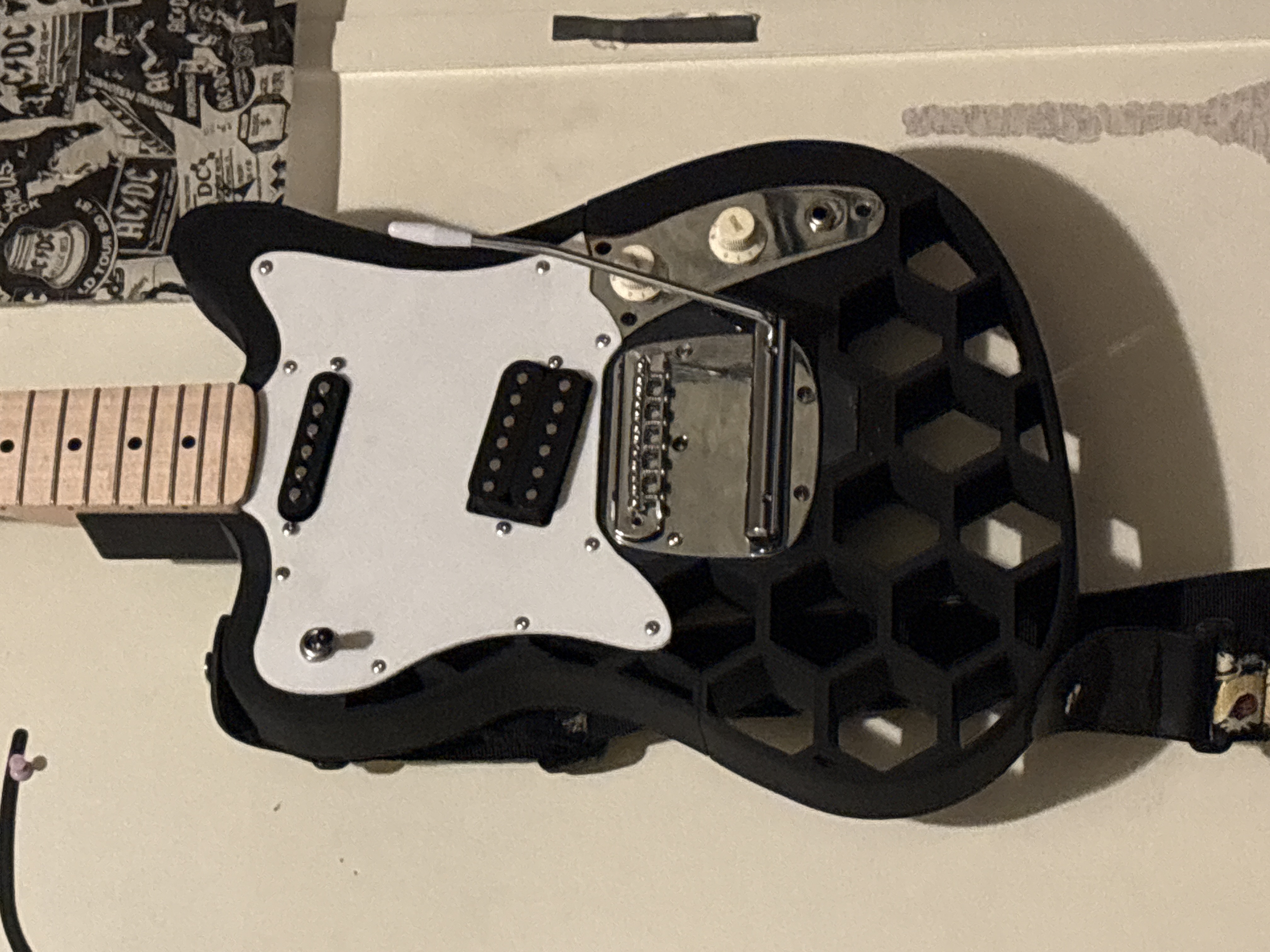 Distortia- 3d Printed Guitar- Squier SuperSonic