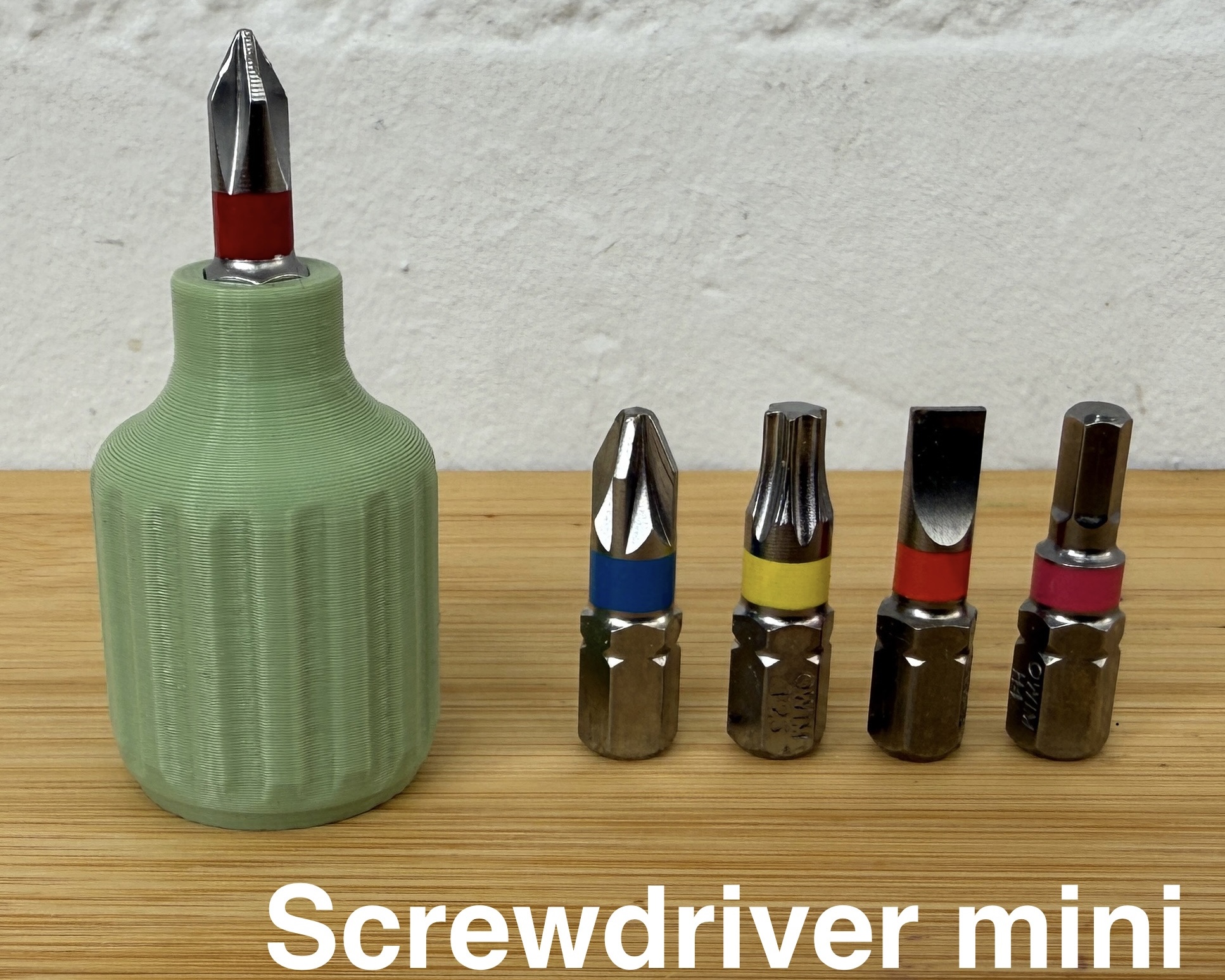 SCREWDRIVER MINI MAGNET