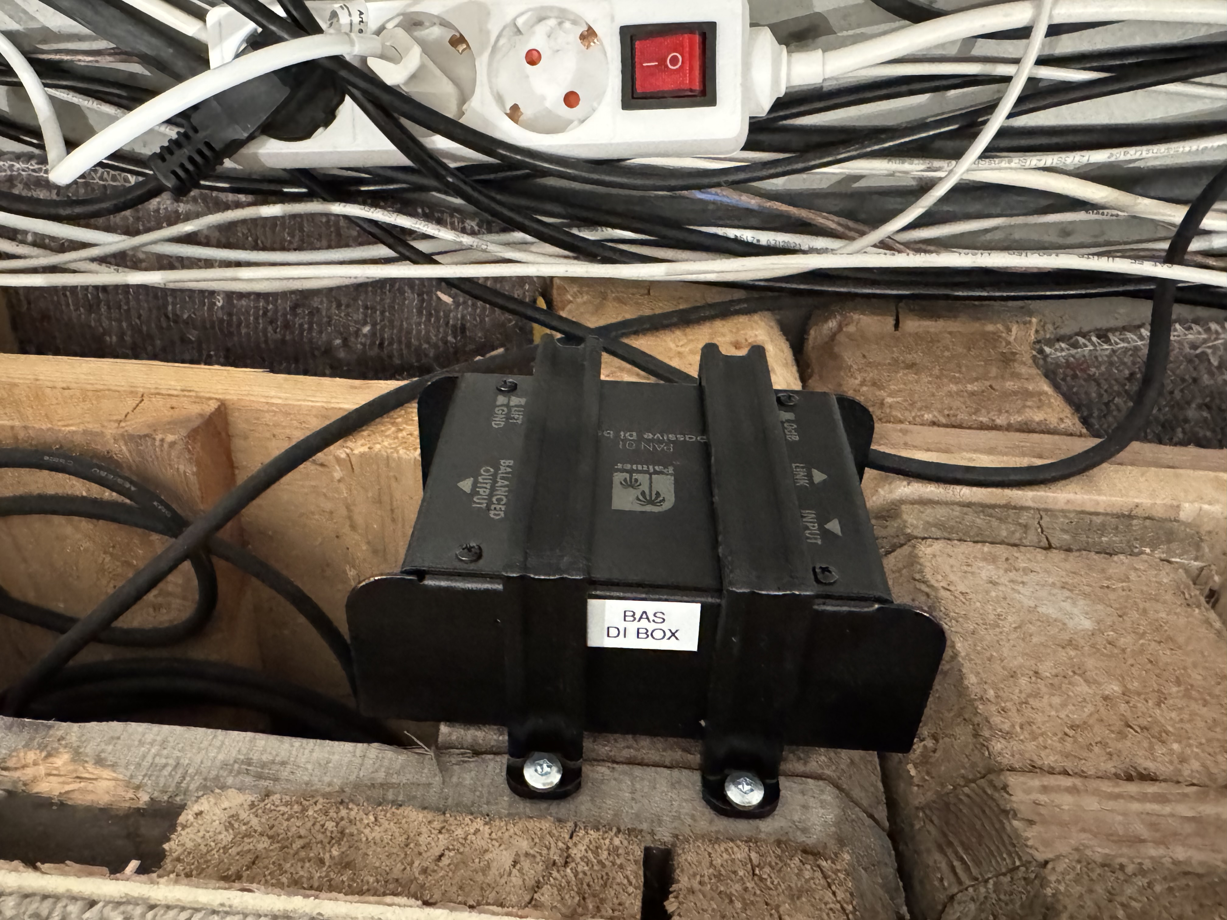 Mount for Palmer passive DI box - PAN 01