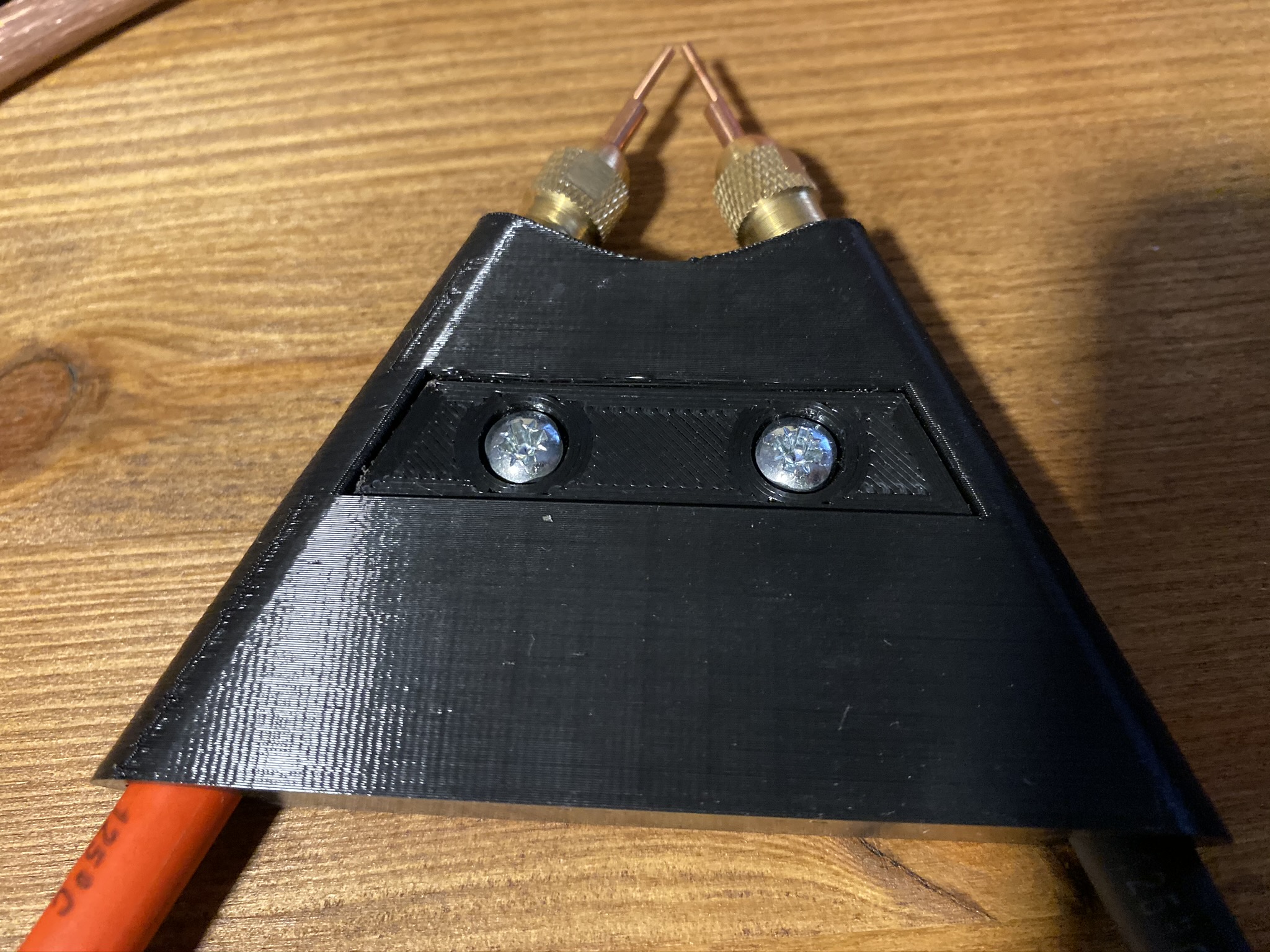 Battery spot welding electrode holder by Per Mejdal Rasmussen