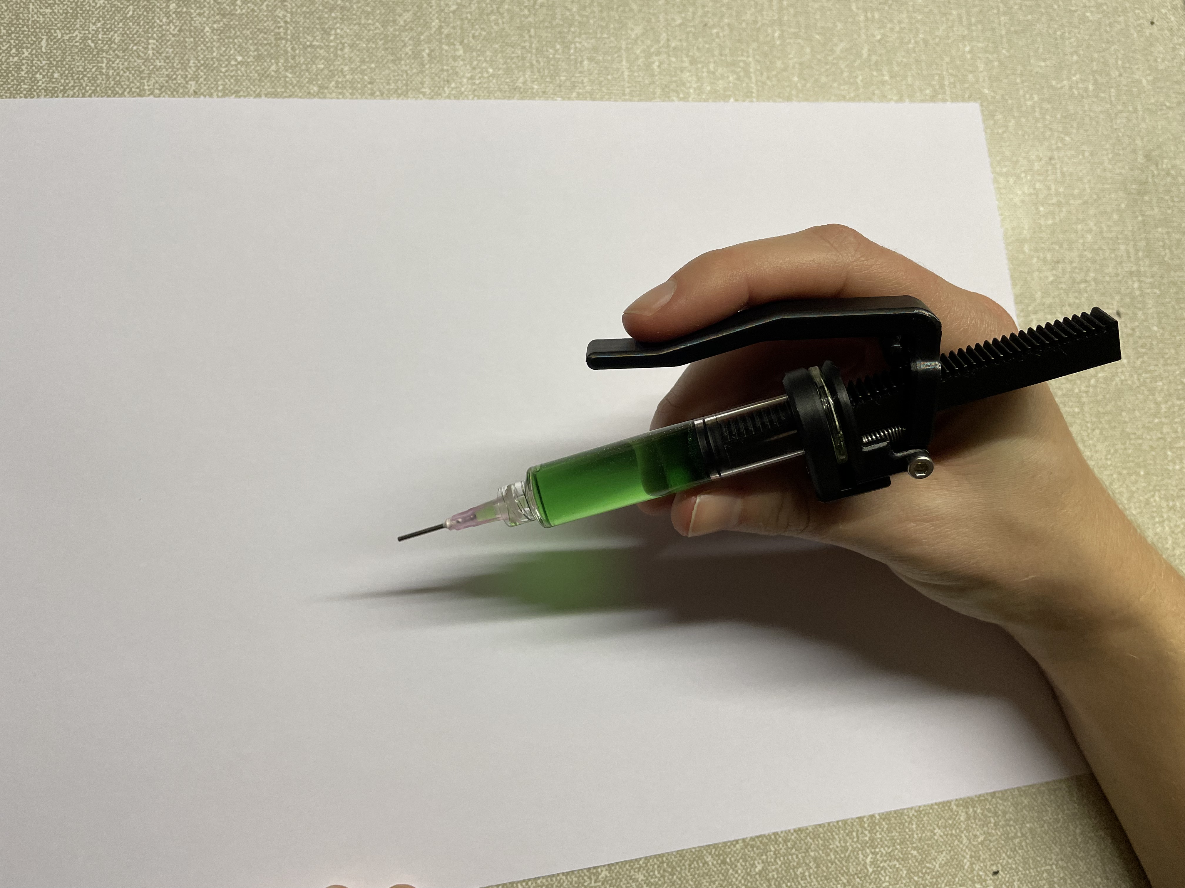 Syringe dispenser