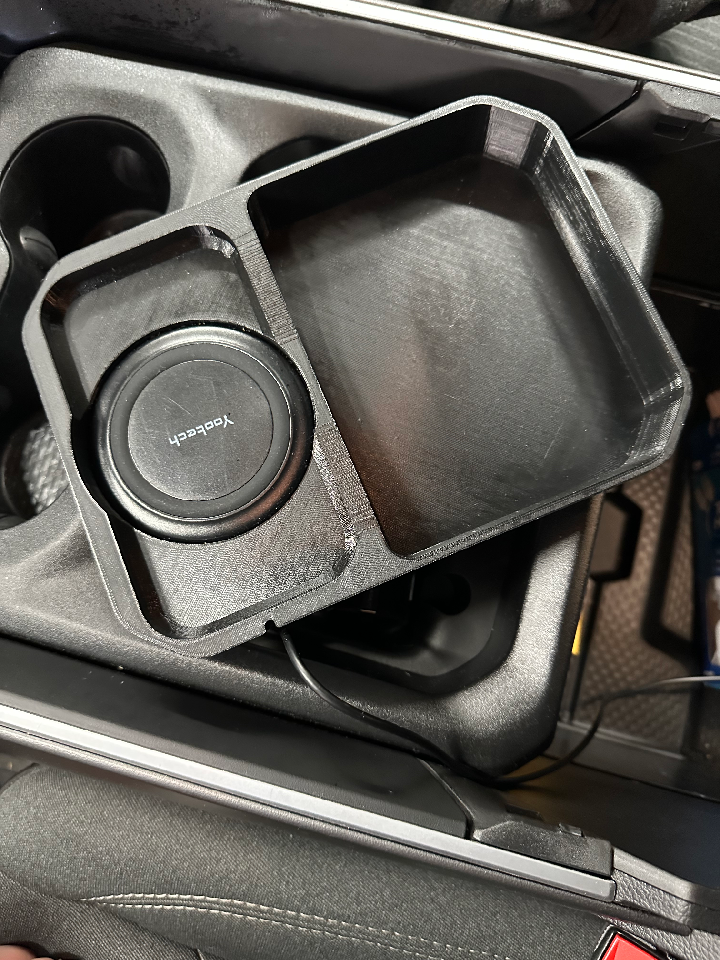 '22 RAM 1500 Konsol Tepsisi (Sadece Plastik Aparattır!!!)