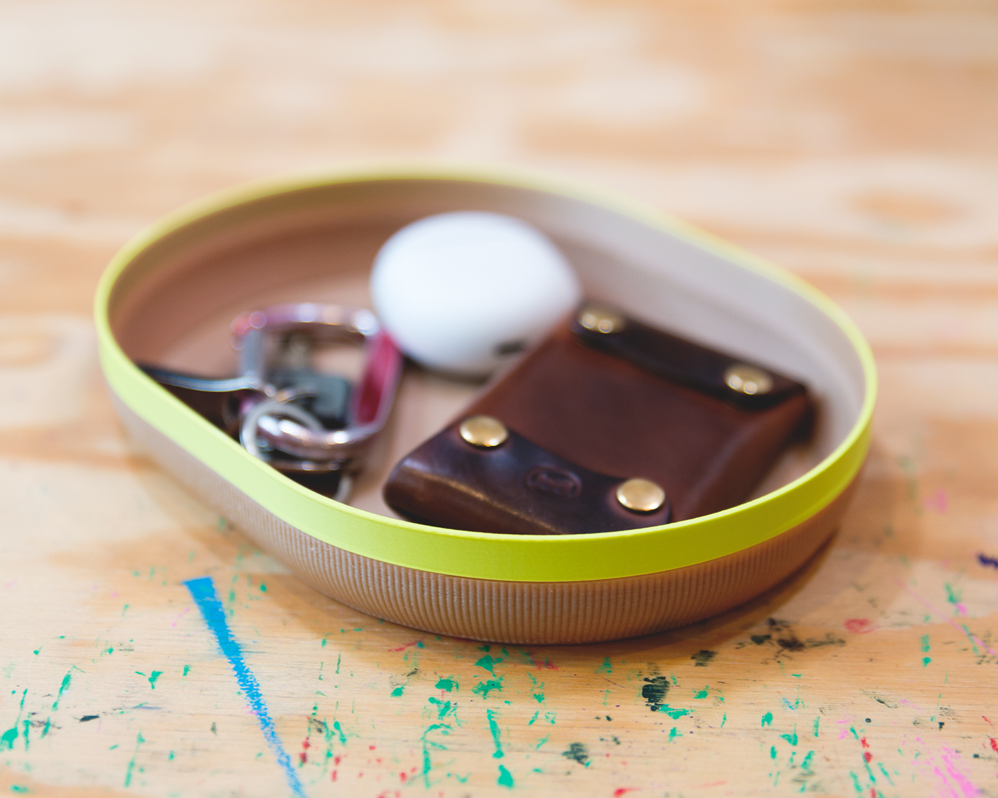 catch all tray with accent color (vase mode)
