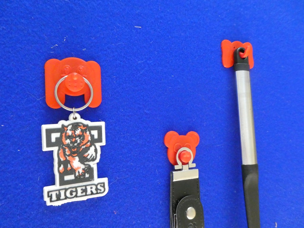 Wall hook bear