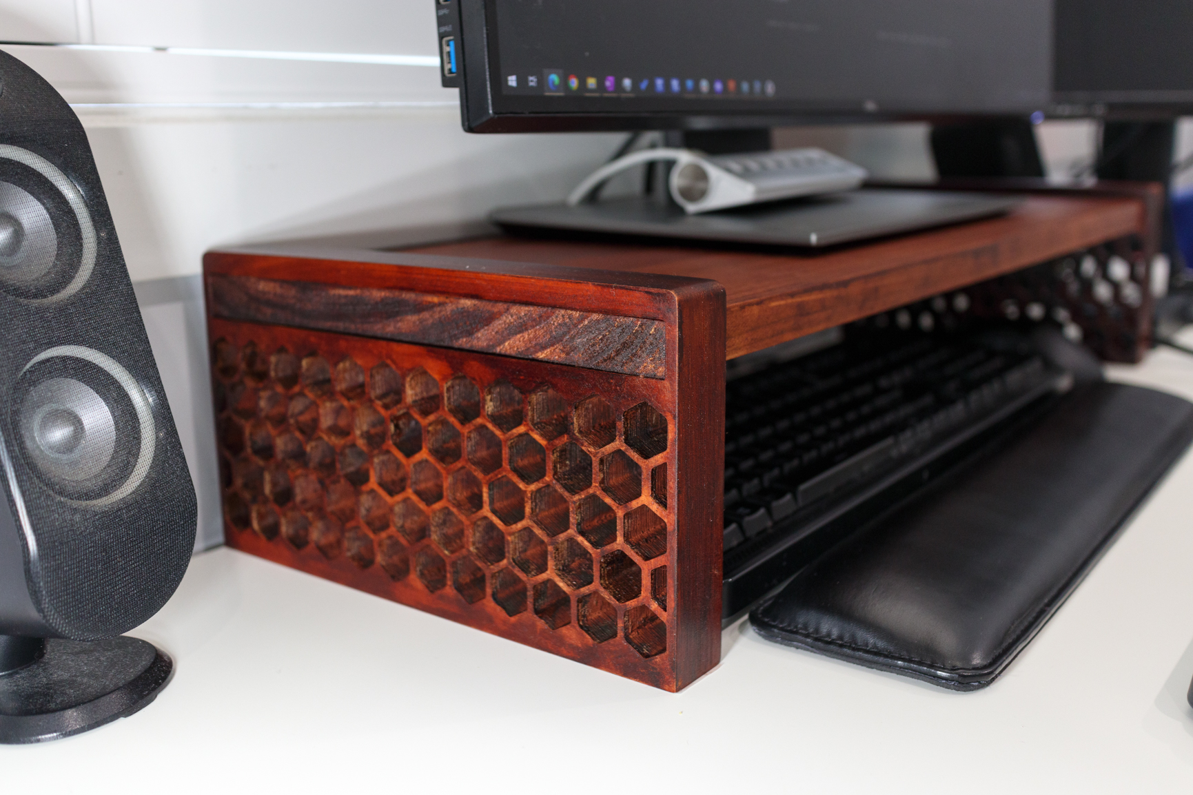 Honeycomb monitor stand (fits 235mm wide board)