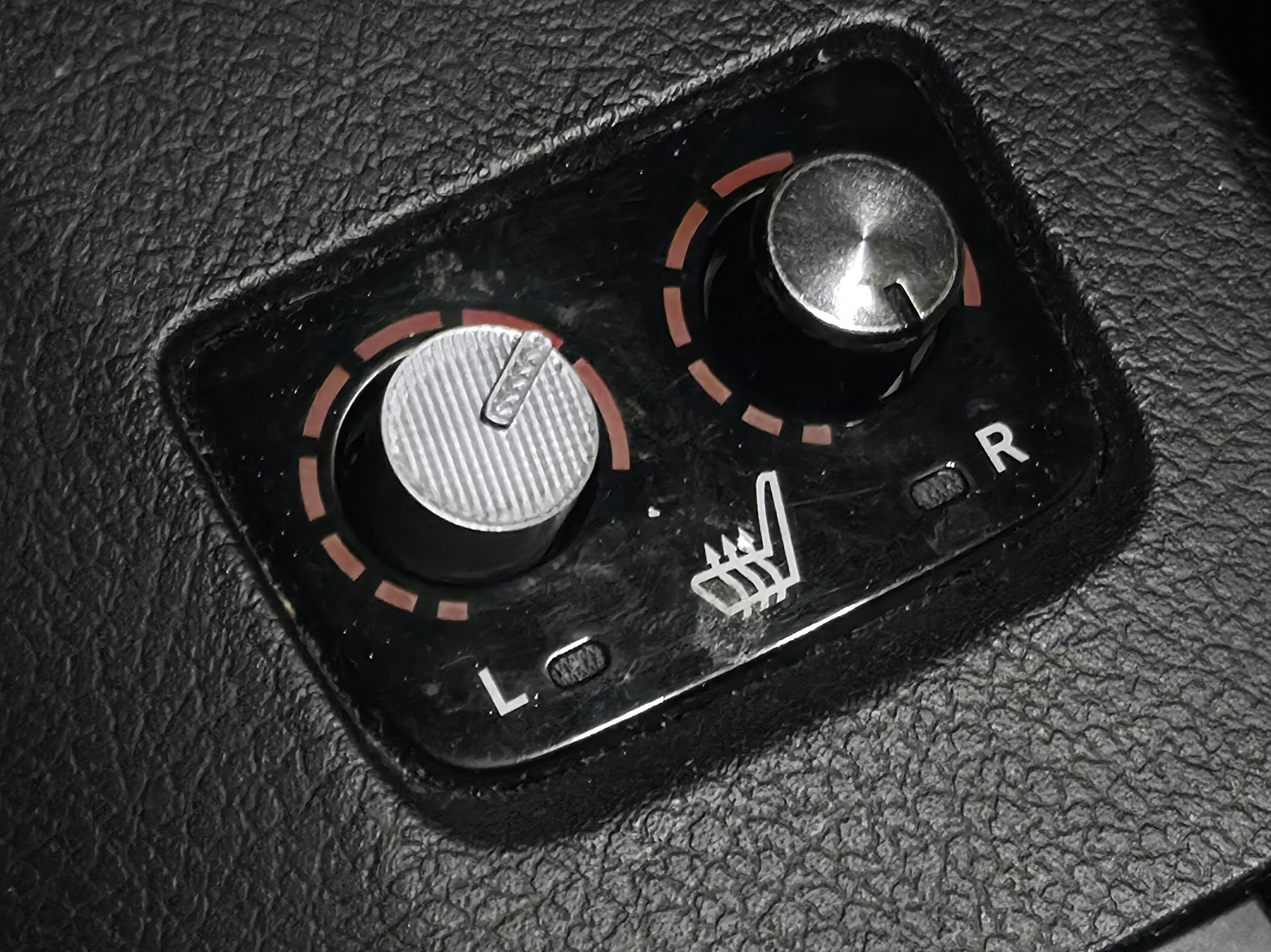 Heated seat control knob (2013-2018 Toyota Avalon)
