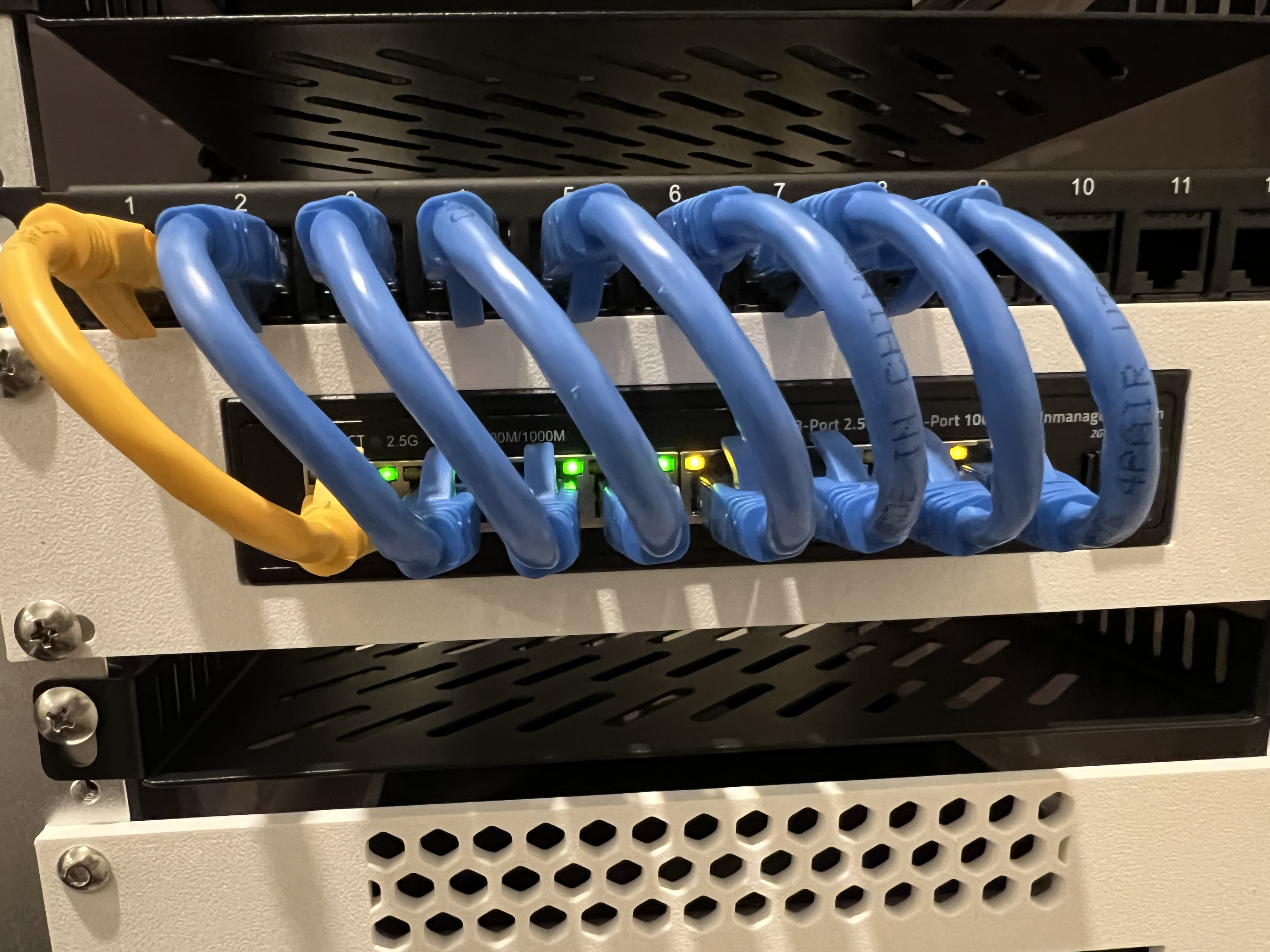 Binardat 8 Port 2.5G Switch 10 inch rack mount