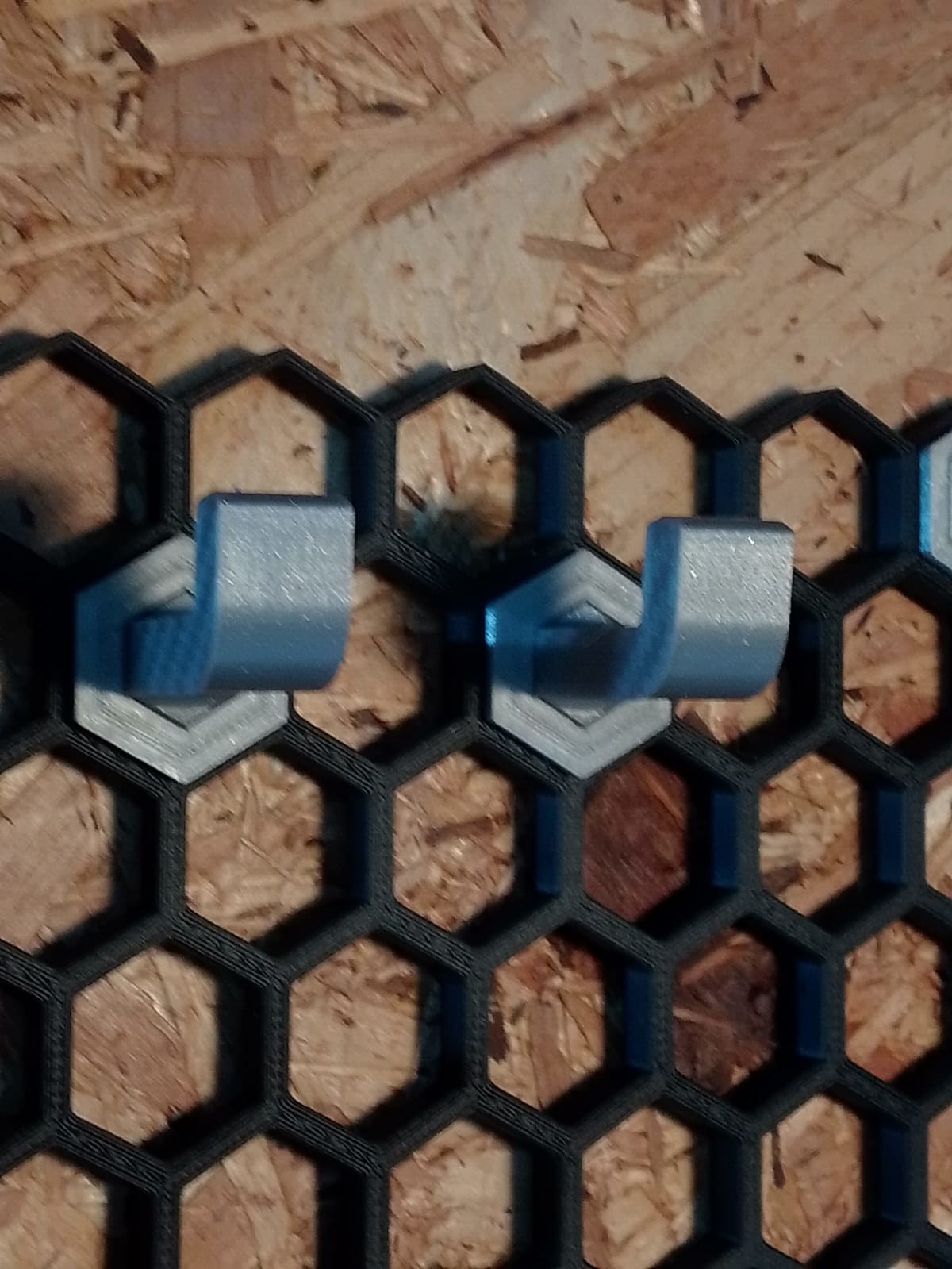 hook - honeycomb wall