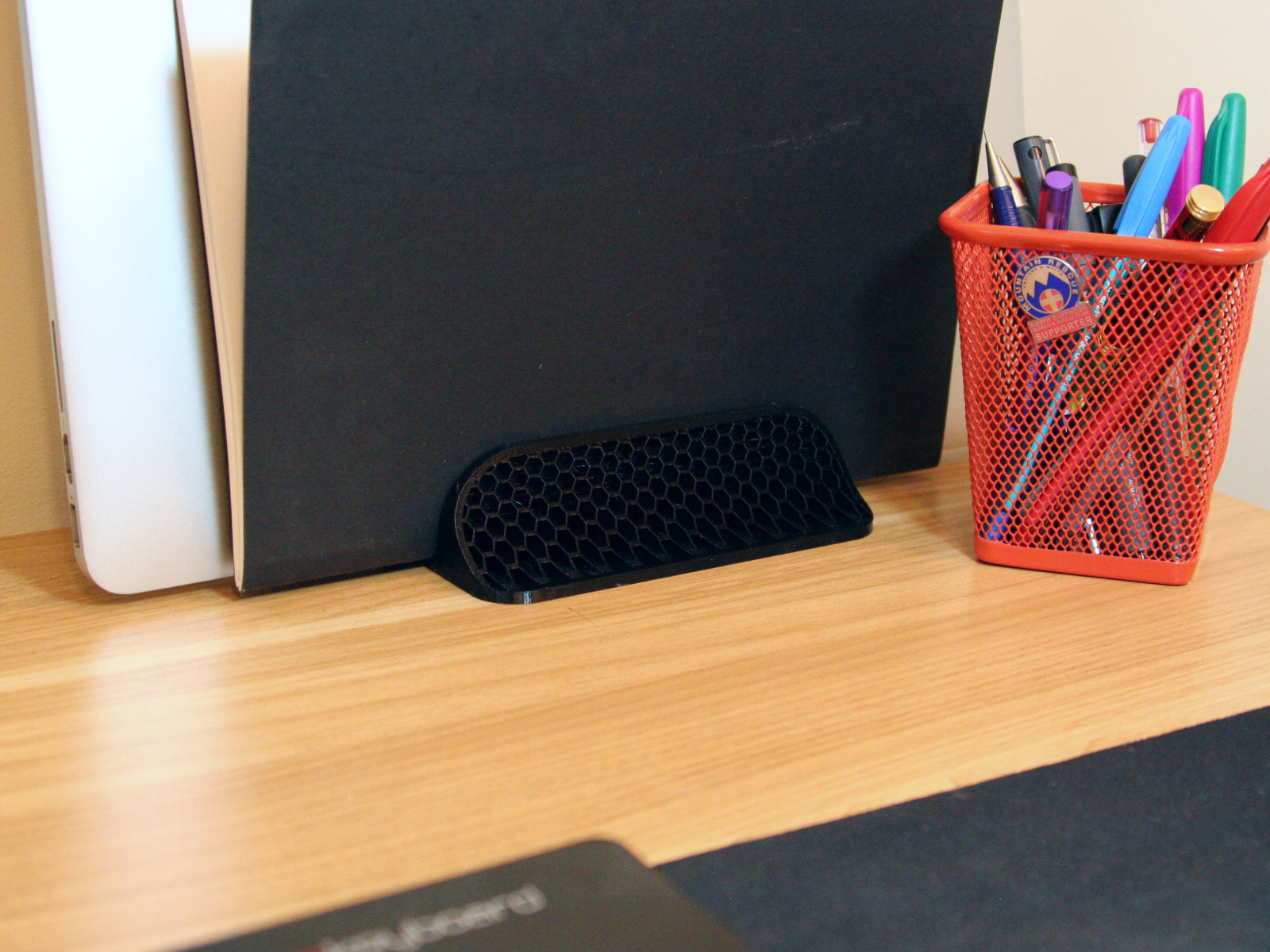 Laptop and notebook stand