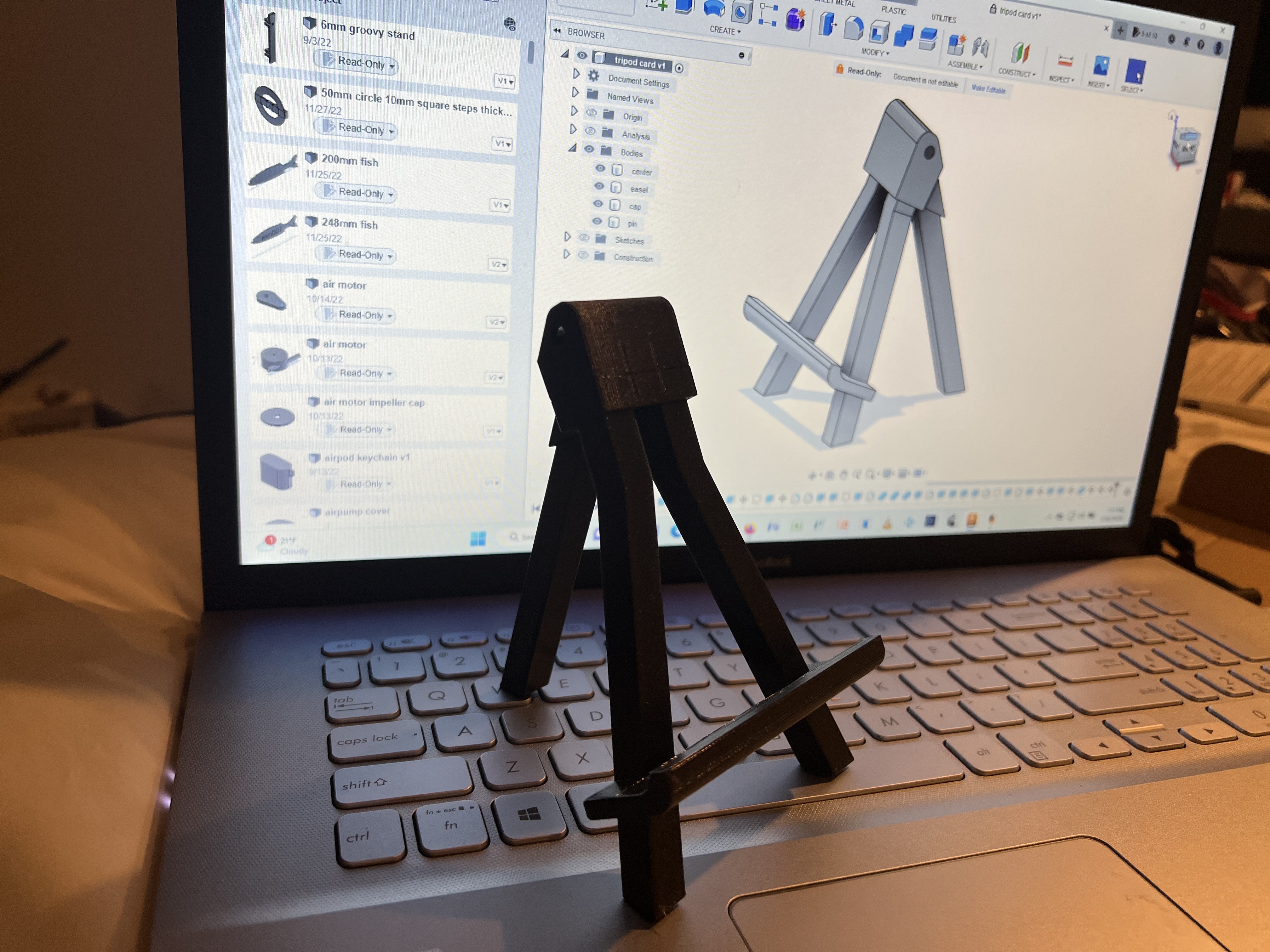 Folding Easel Phone holder / Canvas stand-Artist's style