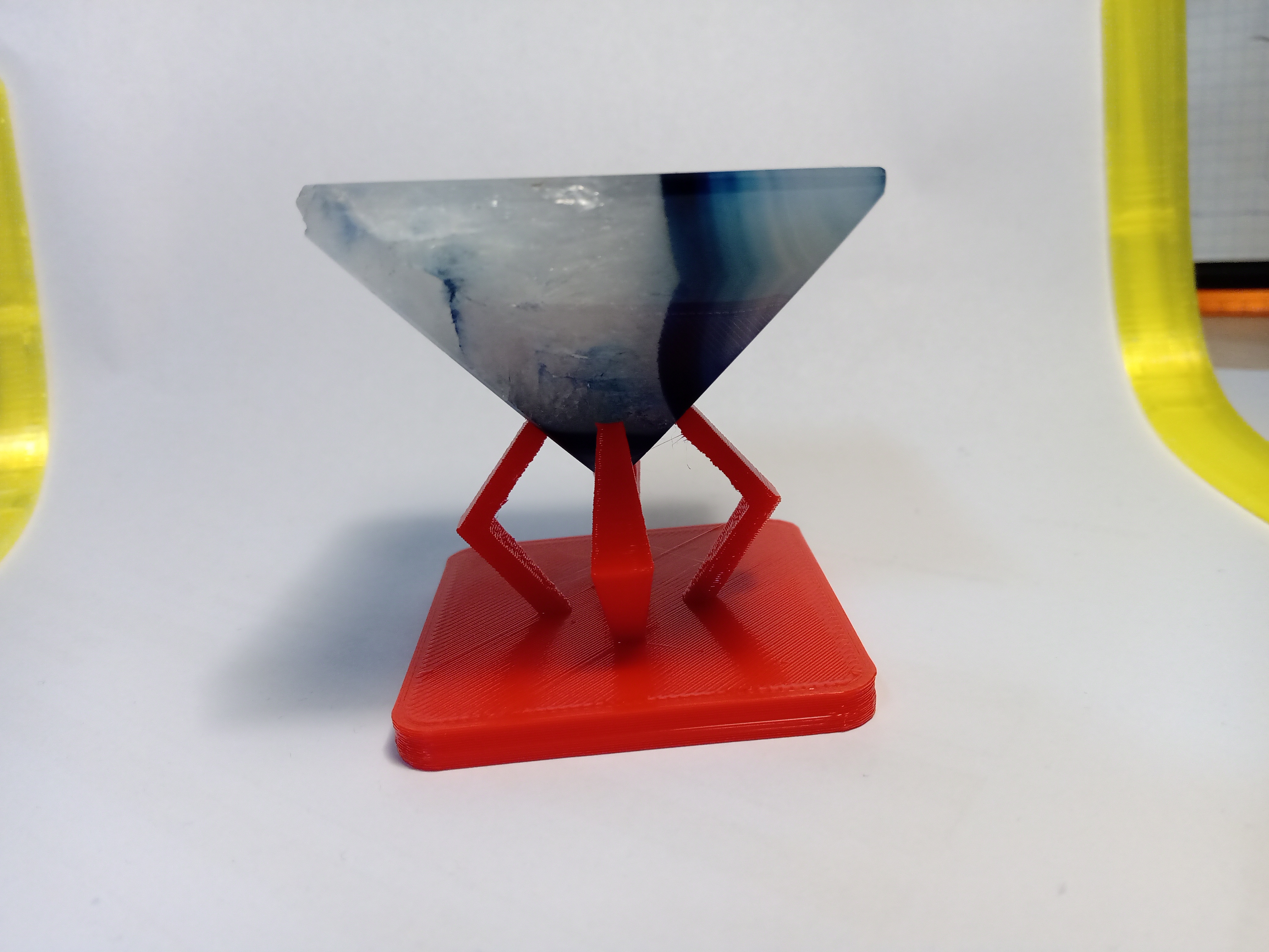 Pyramid Rock Holder
