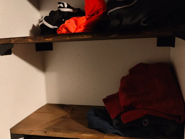 Wood shelving wall brackets - 4 points