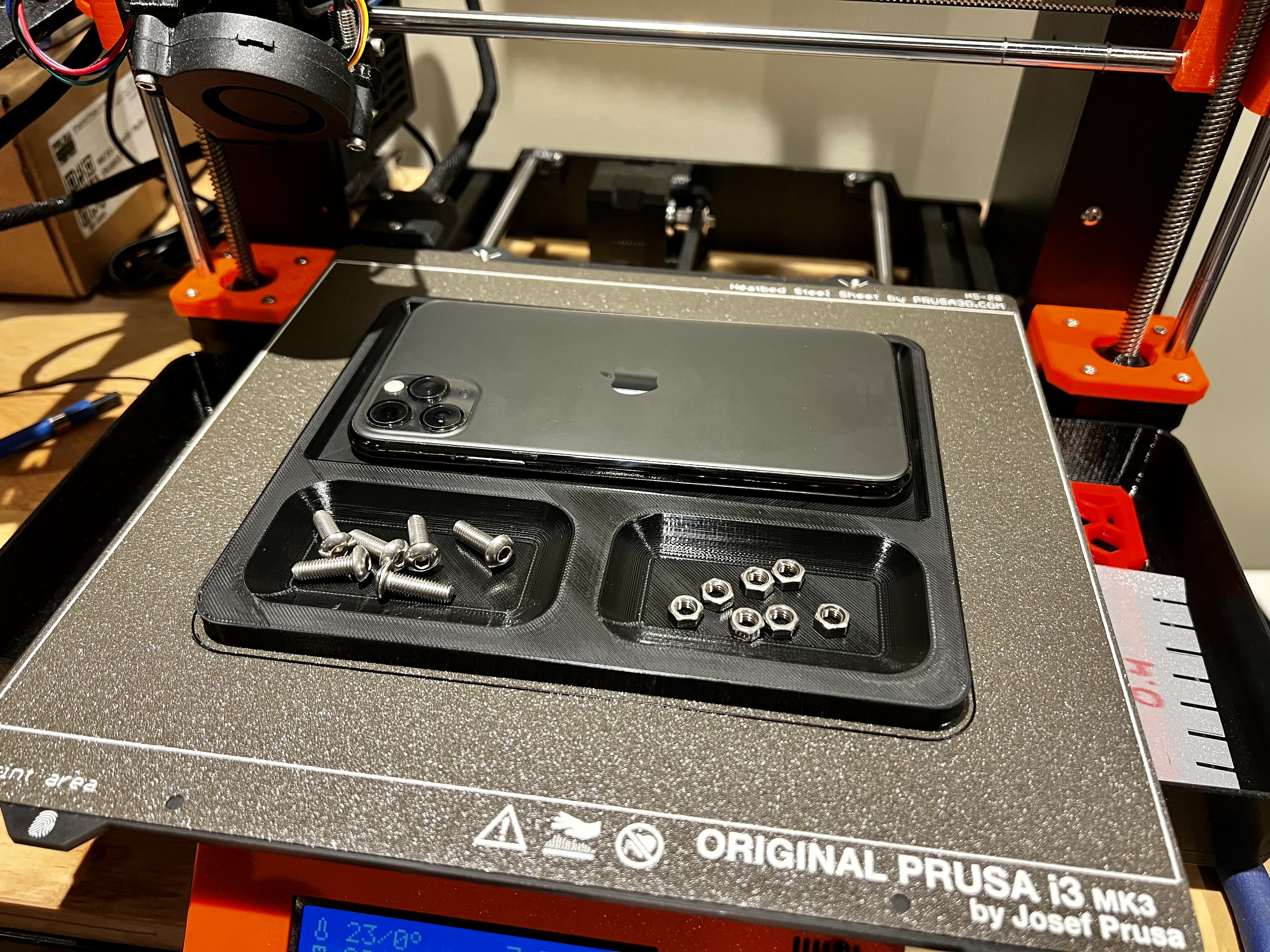 Parametric Valet Tray for iPhone Pro Max / Air Pod Pro (OpenSCAD)