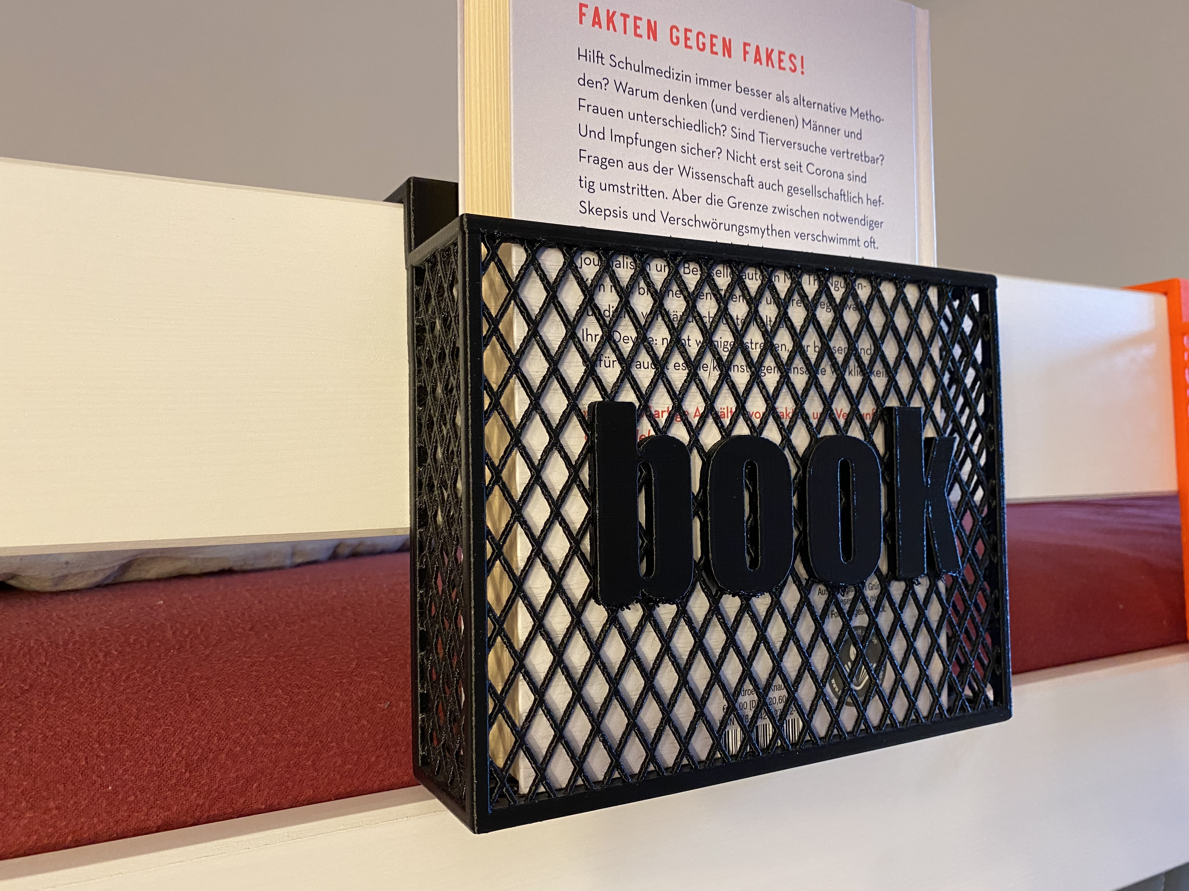 Buchhaltekorb / Book shelf