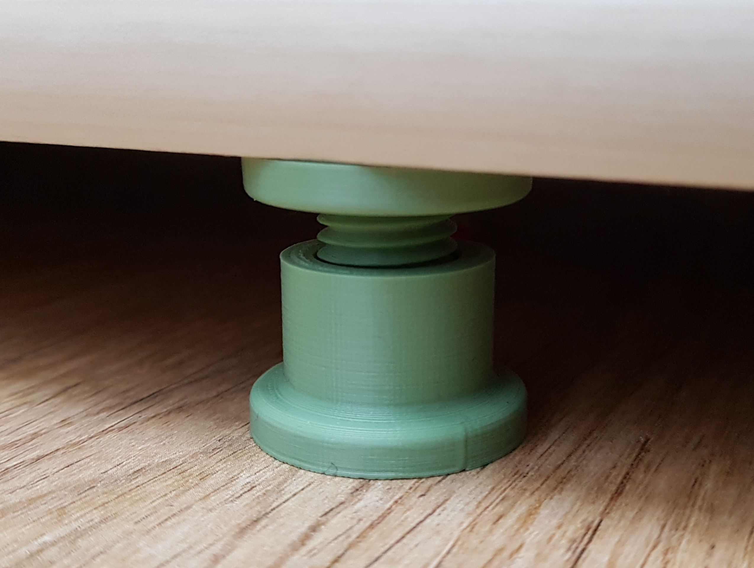 Adjustable furniture support foot