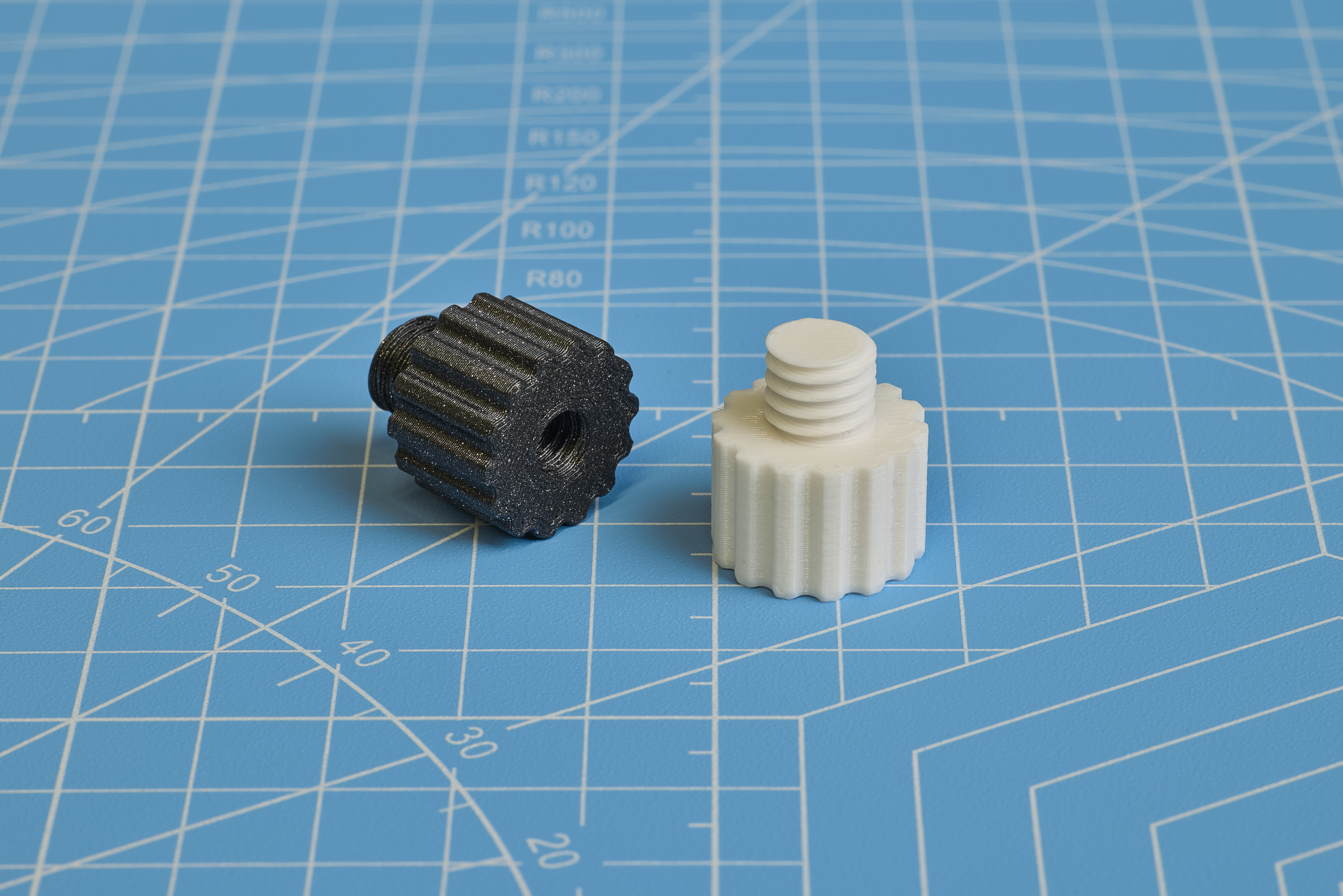 1/4" to 3/8" screw adapter (Photo/video)