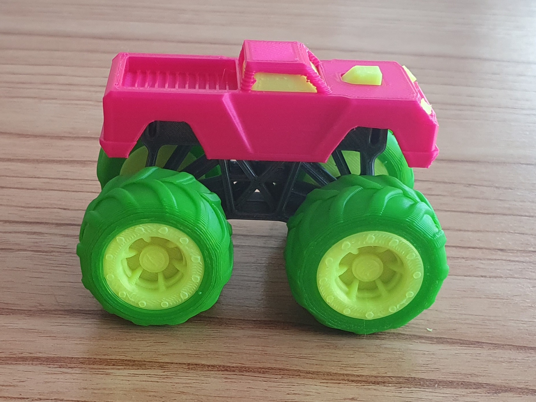 improved-monster-truck-toy-da-layo3d-scarica-il-modello-stl-gratuito