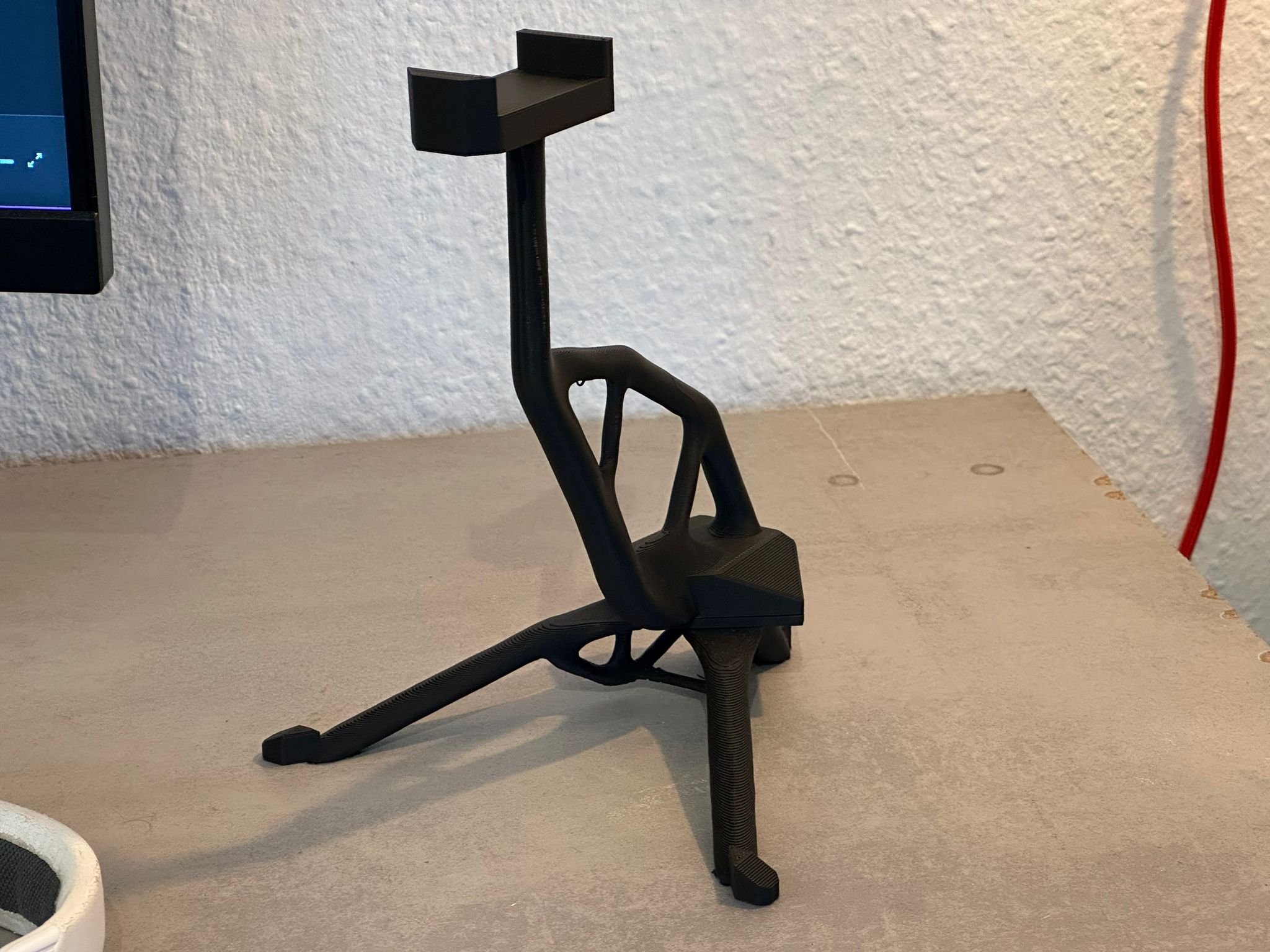 Topology Optimized Organic Headphone Stand
