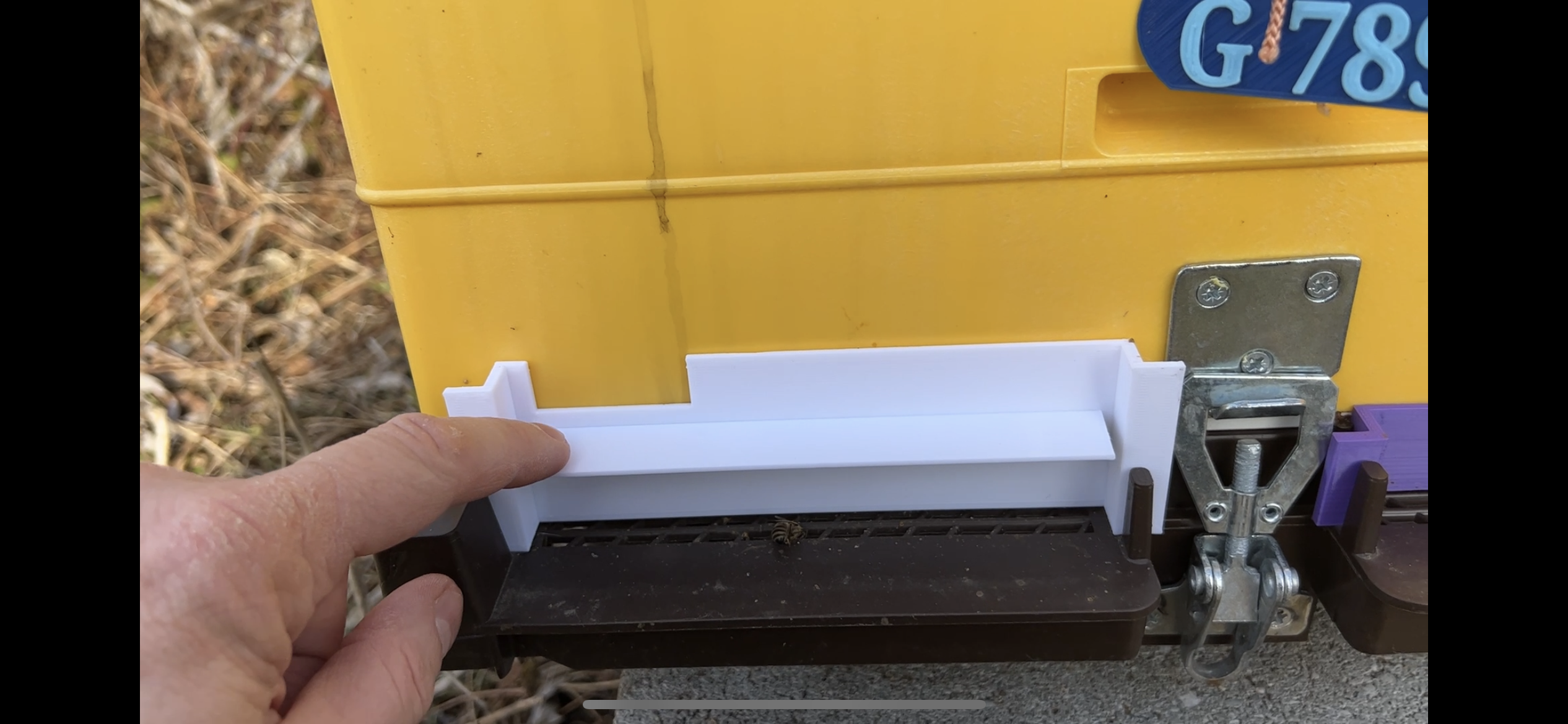 Anel Insulated Hive Entrance Reducer and Frame Division