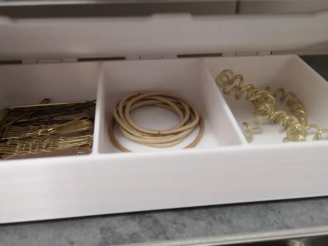 Box with hinged lid and three compartments 200x100 / Box mit Klappdeckel und drei Fächern