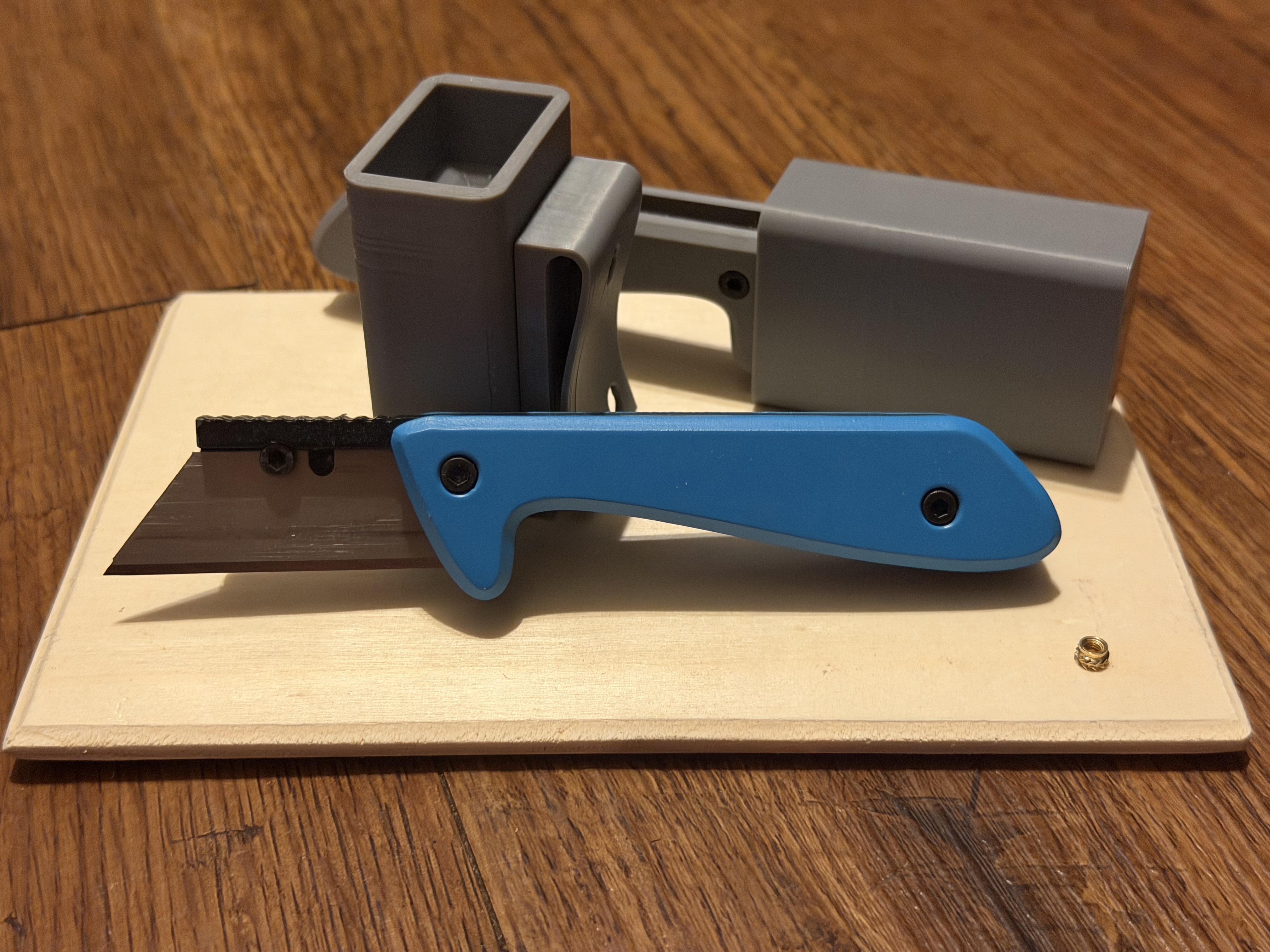Utility Knife with belt holster