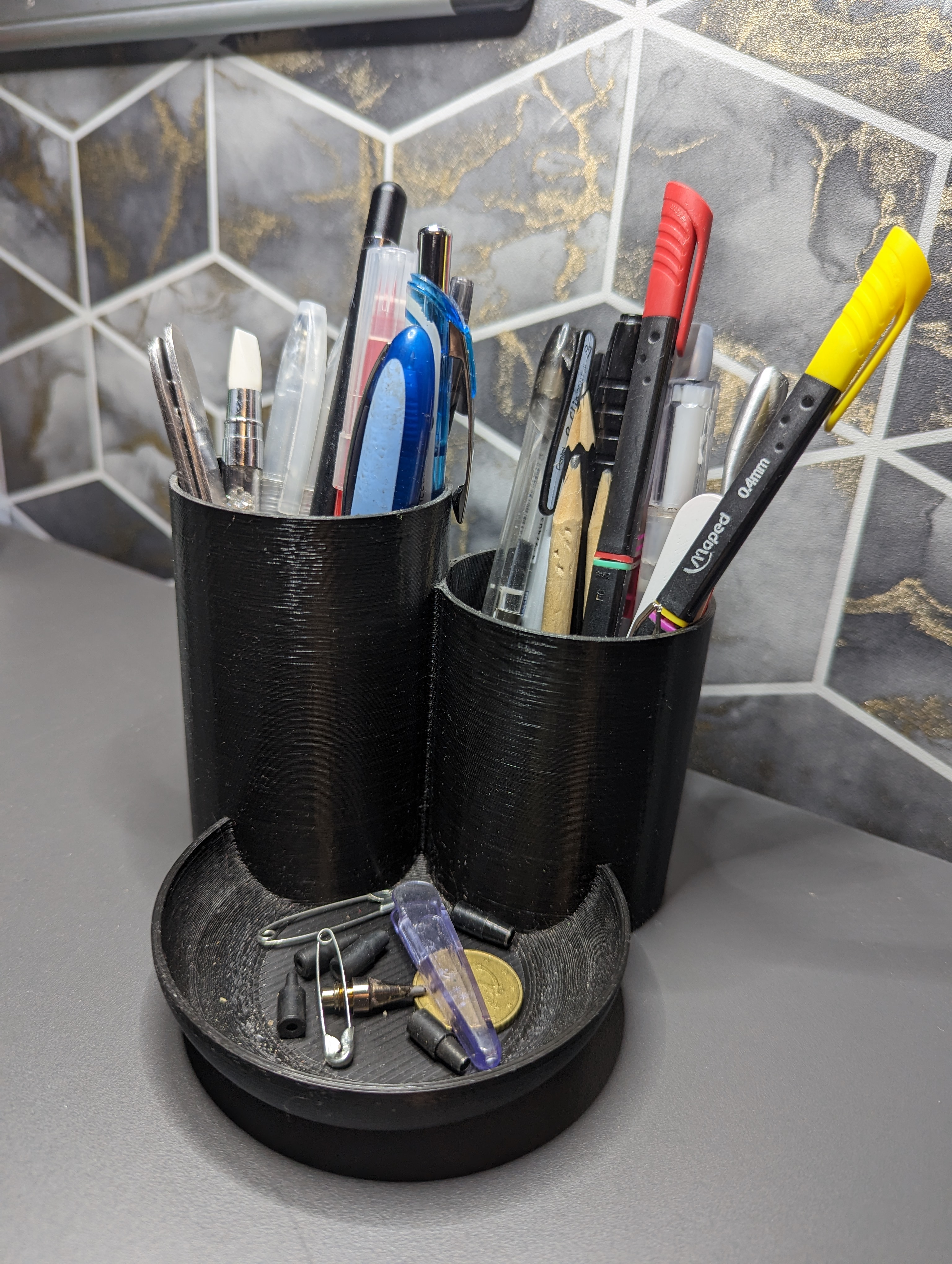 Simple desk organizer