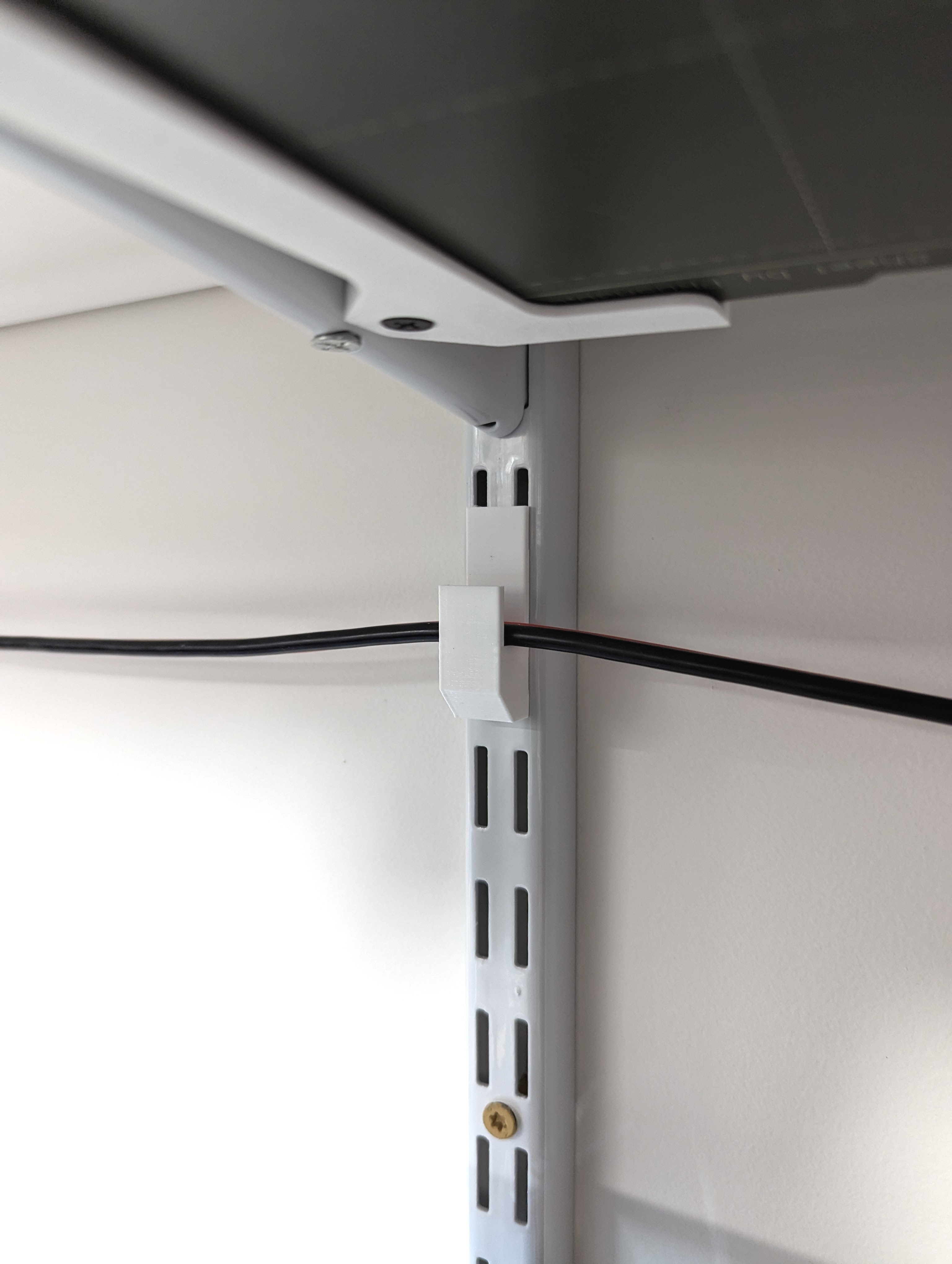 Dual track shelf hanger by JPMakesStuff Download free STL model
