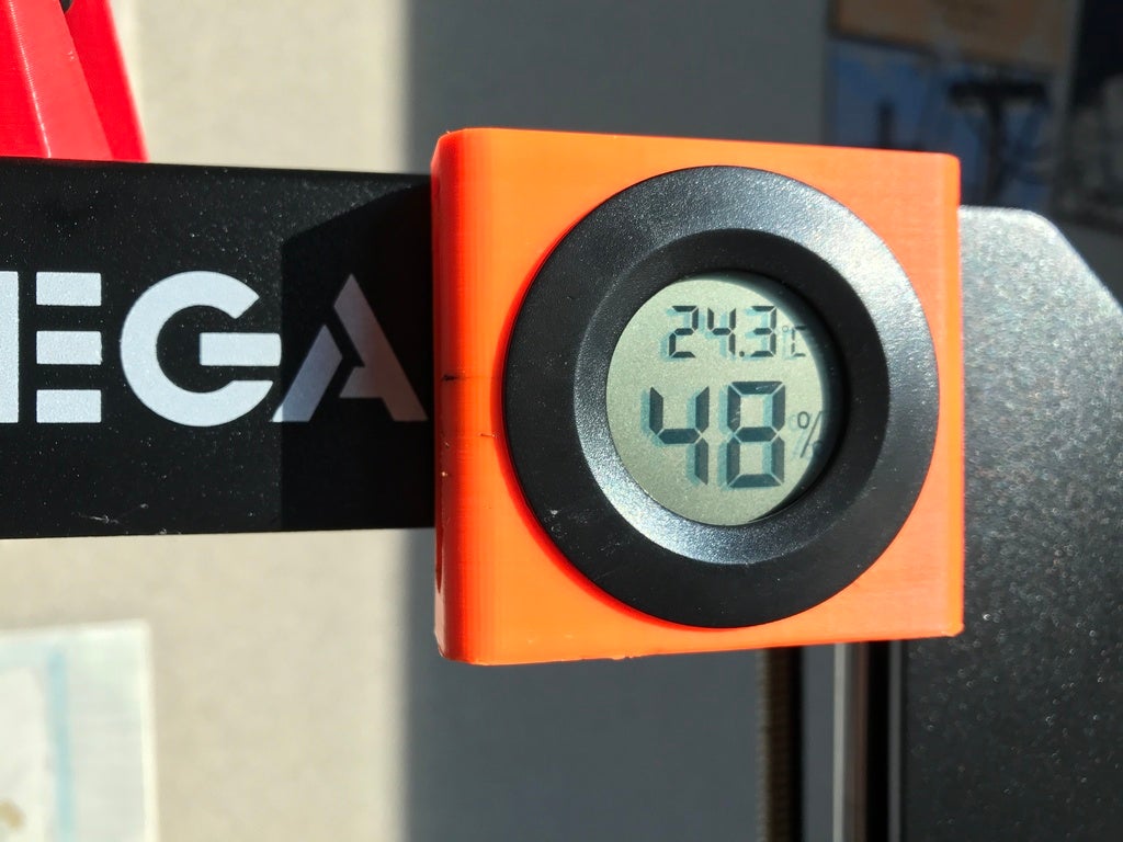 Magnetic mount for round LCD thermometer/hygrometer