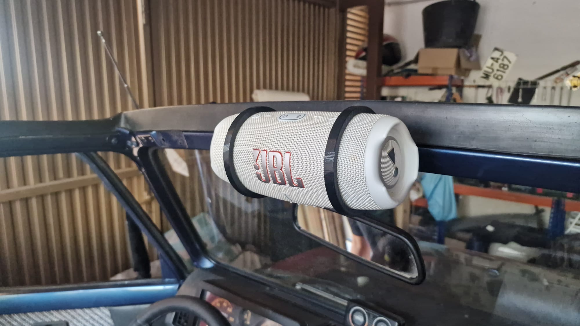 Soporte/Mount JBL Charge 5 for Suzuki Samurai/Santana 1985