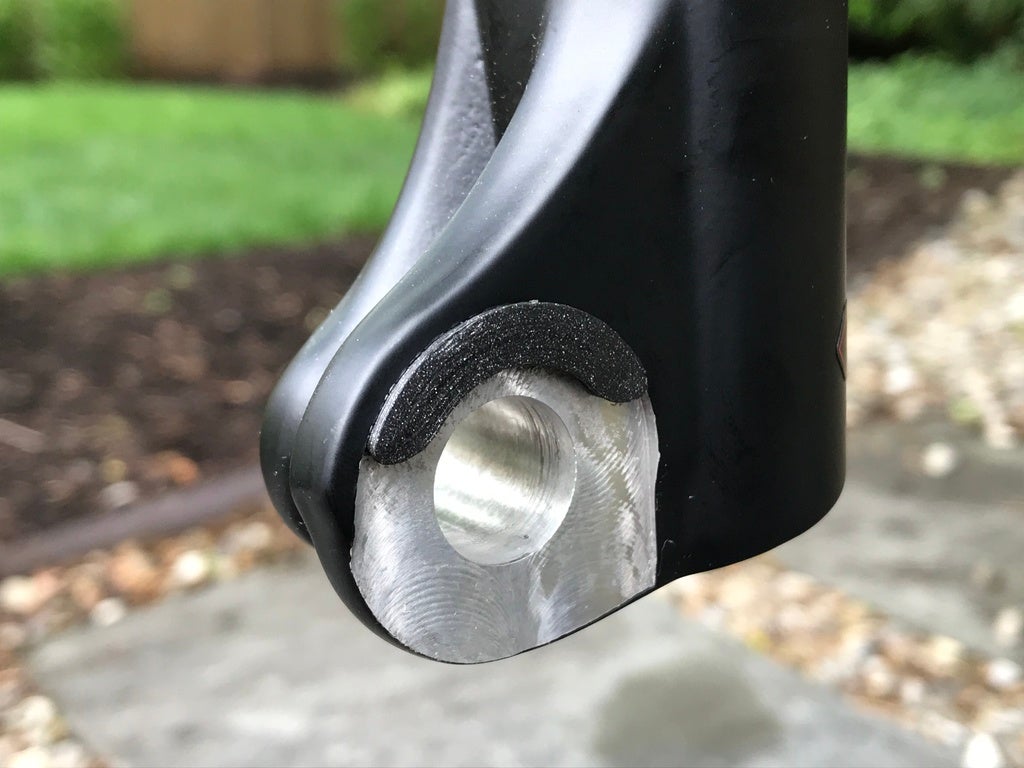 Adapter for standard hubs on RockShox Torque Cap forks by cmh