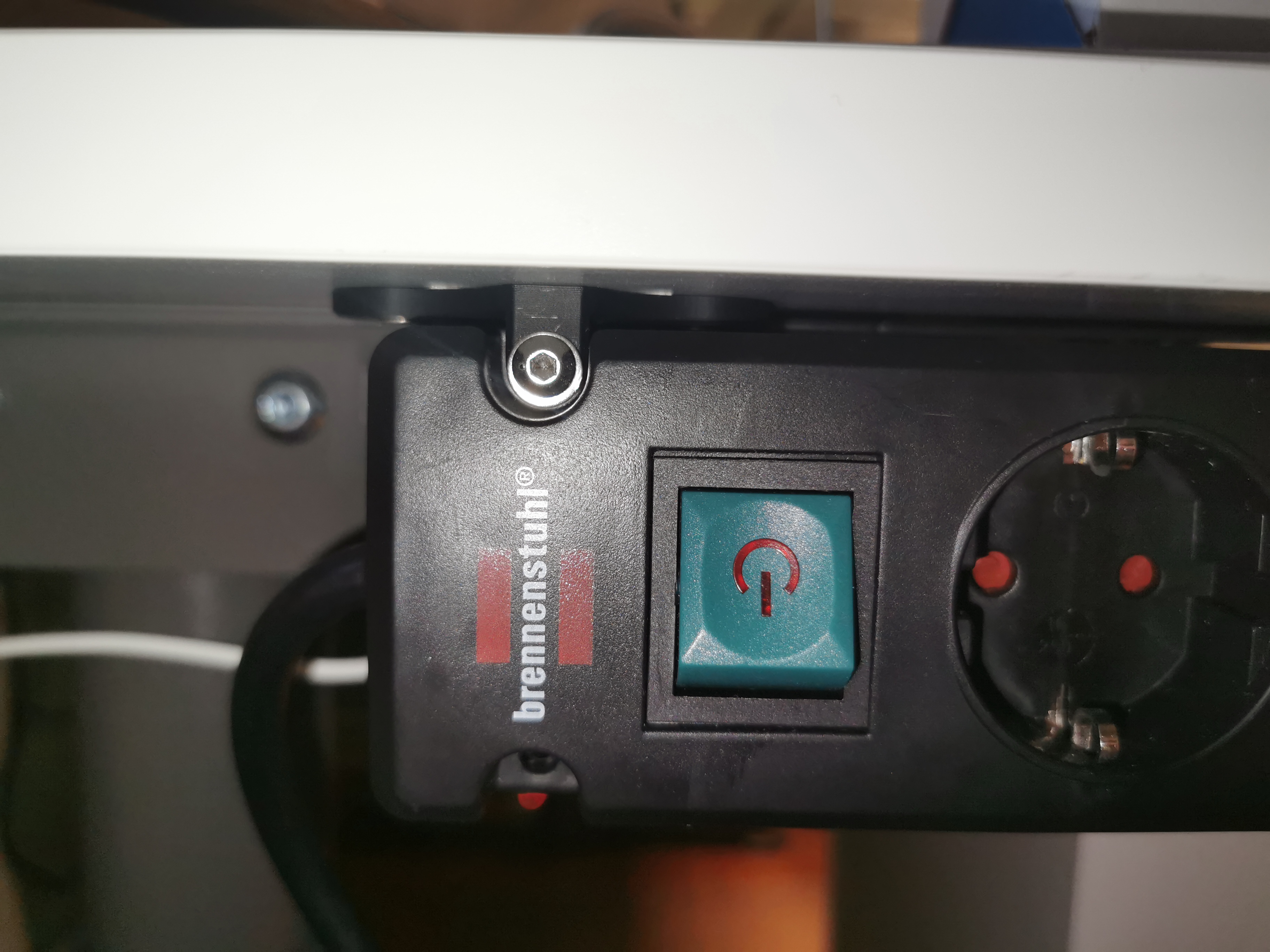 MOUNTING BRACKET FOR BRENNSTUHL BREMOUNTA POWER STRIP