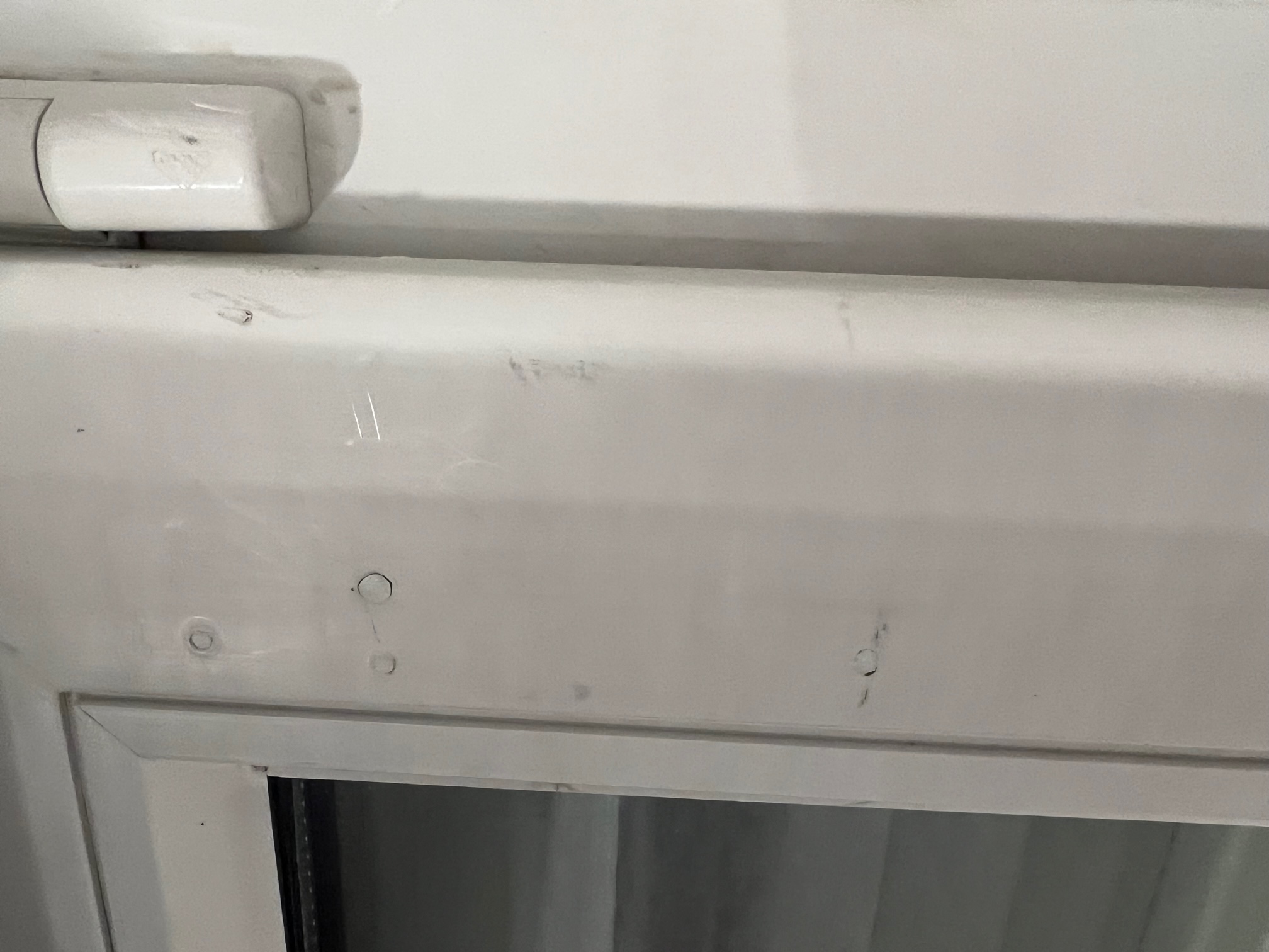 Lochfüller aus Kunststoff für z.B. Fenster und andere Kunststoffteile