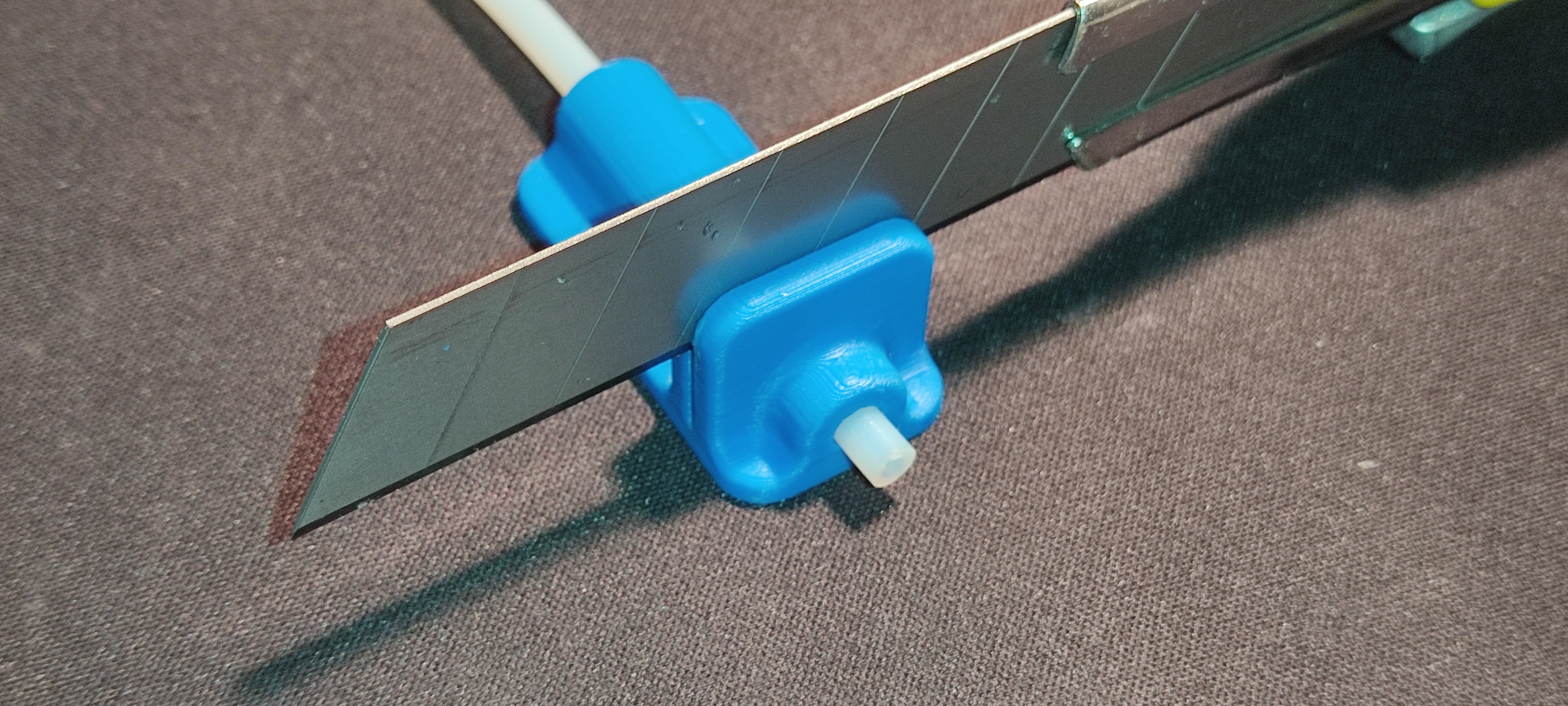 Miniatura 2 do modelo 3D PTFE cutter