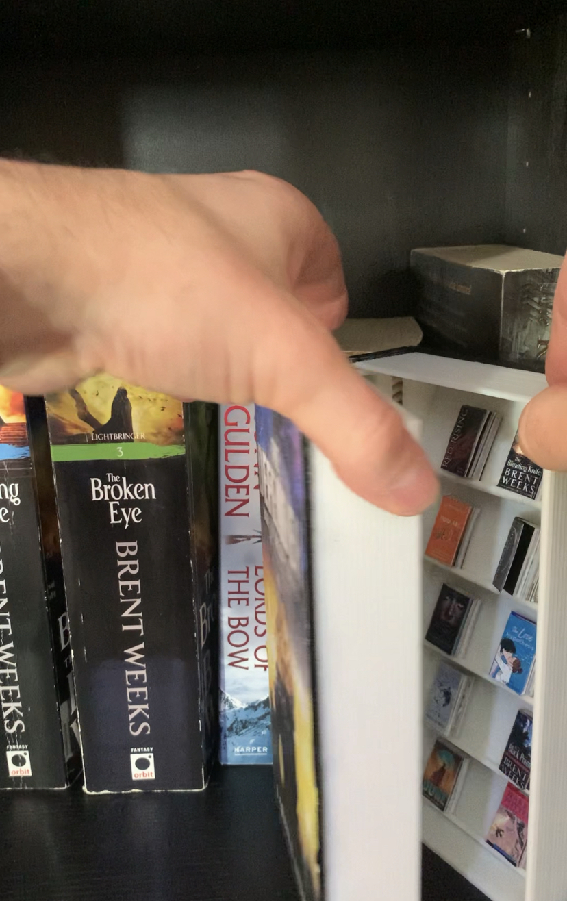 Miniatura 2 do modelo 3D Booknook Hidden Mini Book Case