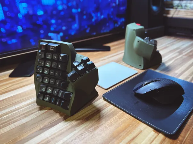 Clavert - vertical ergonomic wireless split keyboard