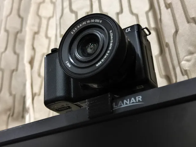 CreatorClip – Adjustable Monitor/Webcam Mount