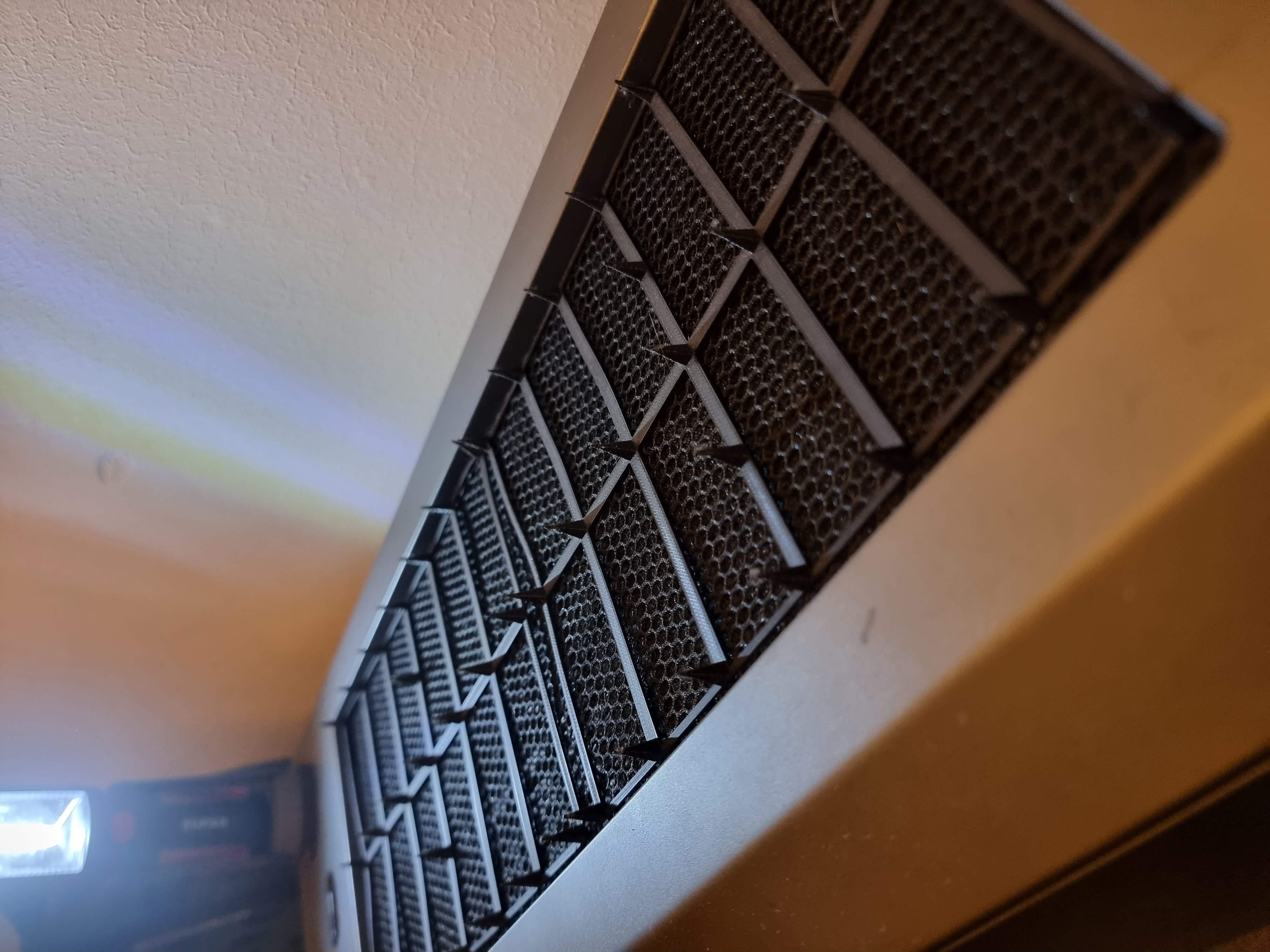 Katzenschreck! Anti-Cat Spikes for Phanteks Eclipse P600S