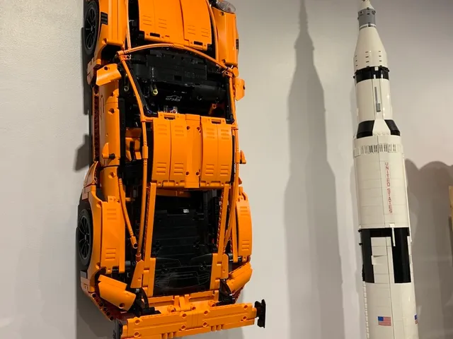 Lego Porsche GT3 RS 42056 wall mount