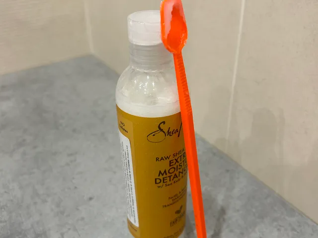 Cosmetics bottle spoon/spatula