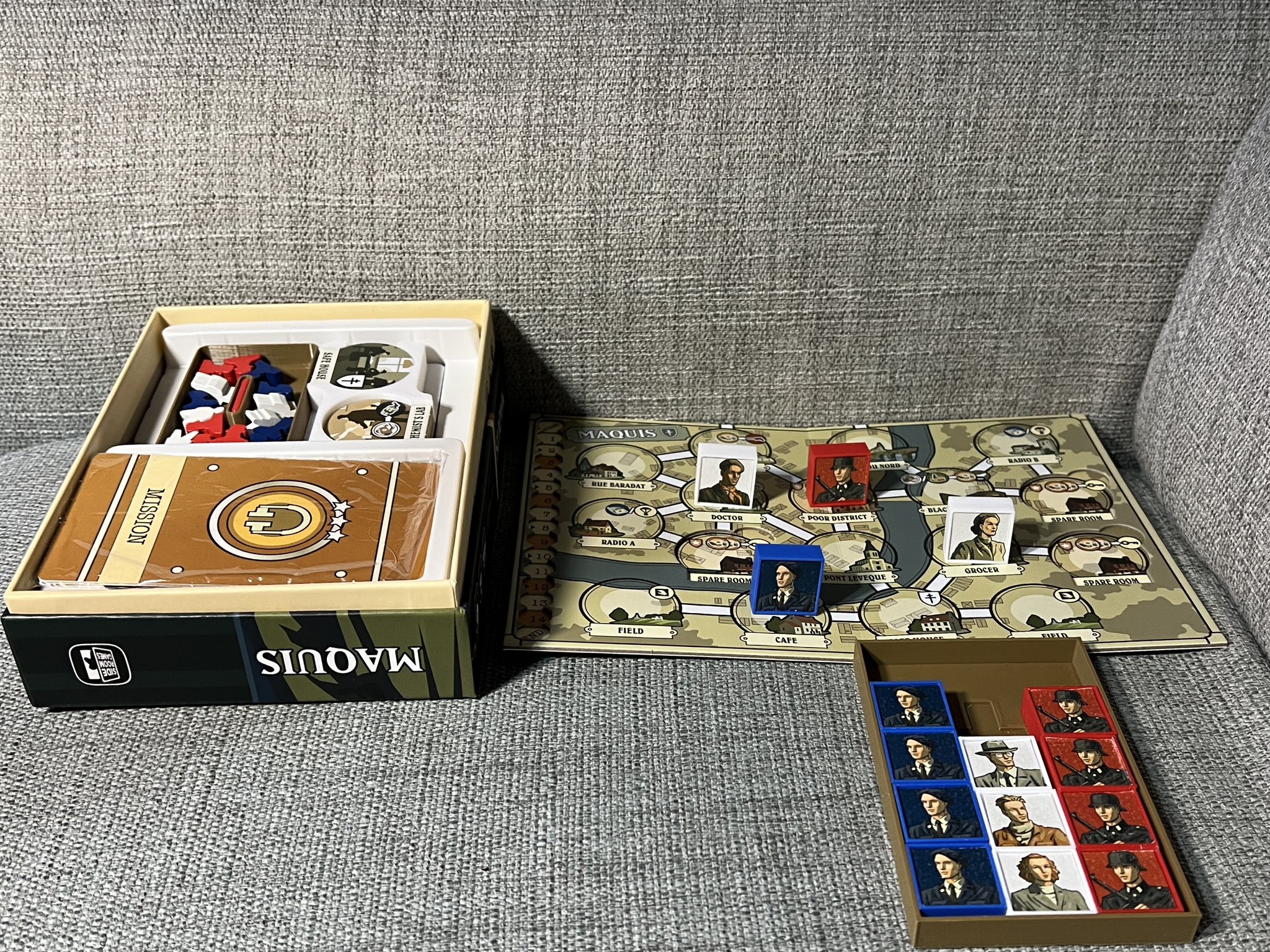 Maquis counters and tray