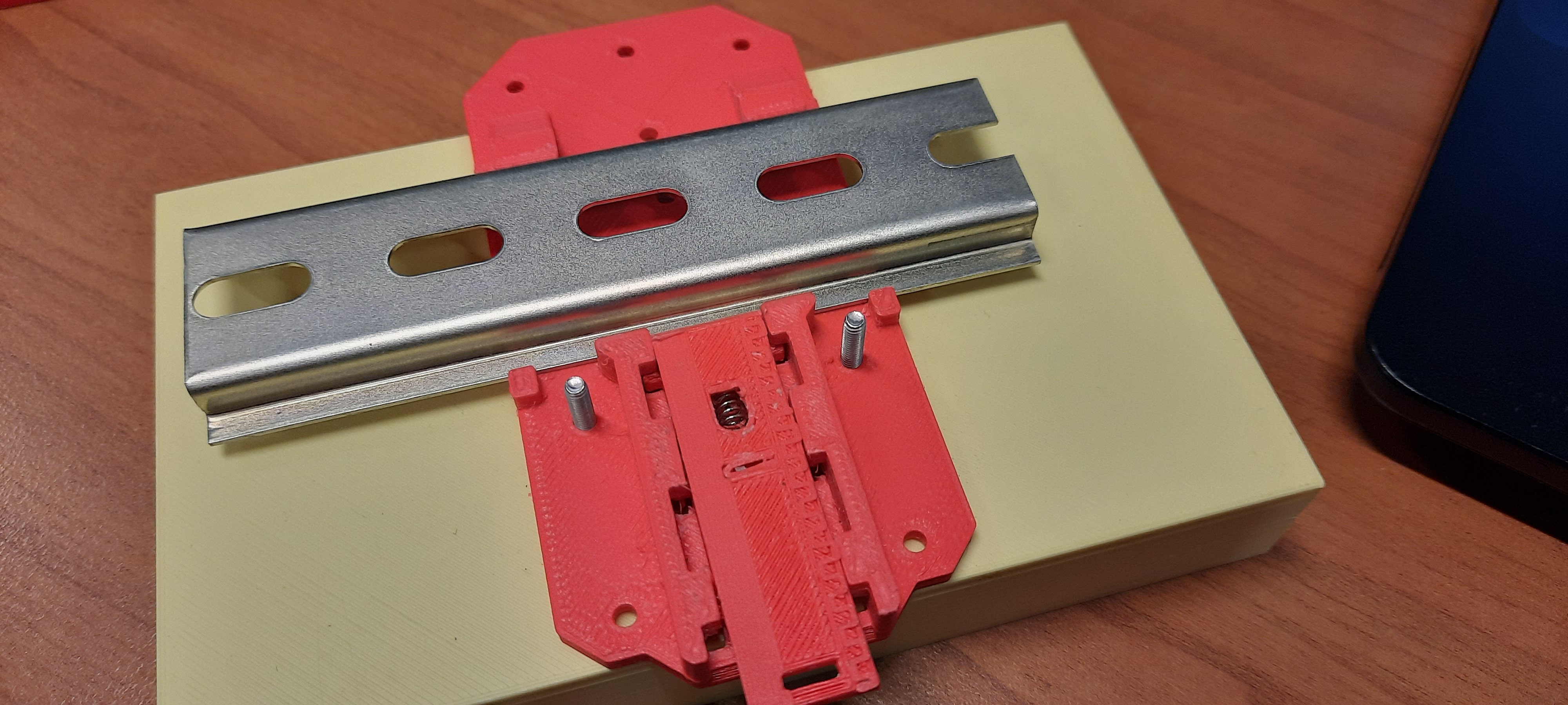 3d Printable Din Rail Bracket Von Fabian Kostenloses STL Modell 3d Printable Din Rail Bracket Von Fabian Kostenloses STL Modell