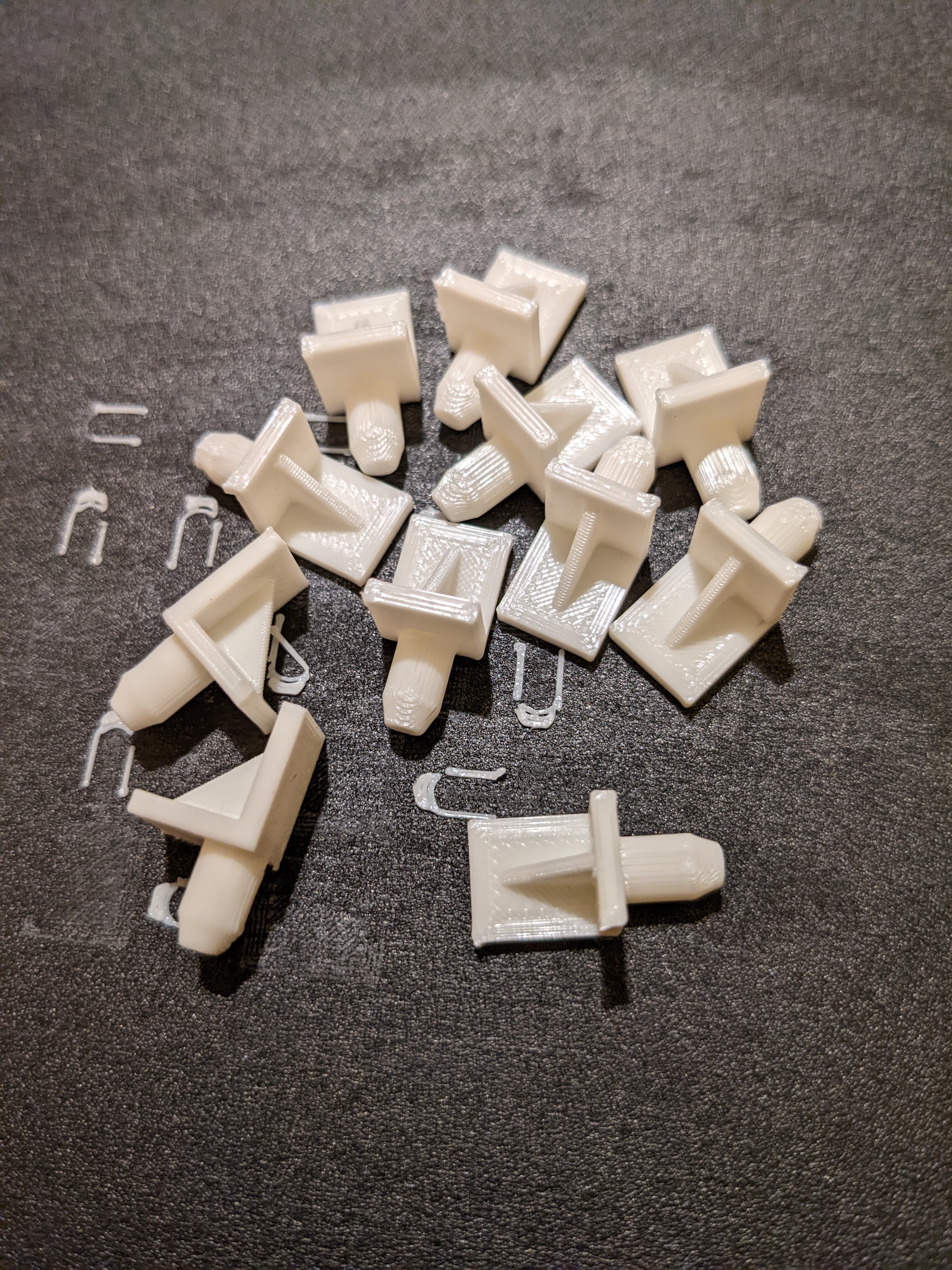 4.9mm and 4.77mm peg diameter, for predrilled shelf supports. by Bleo3