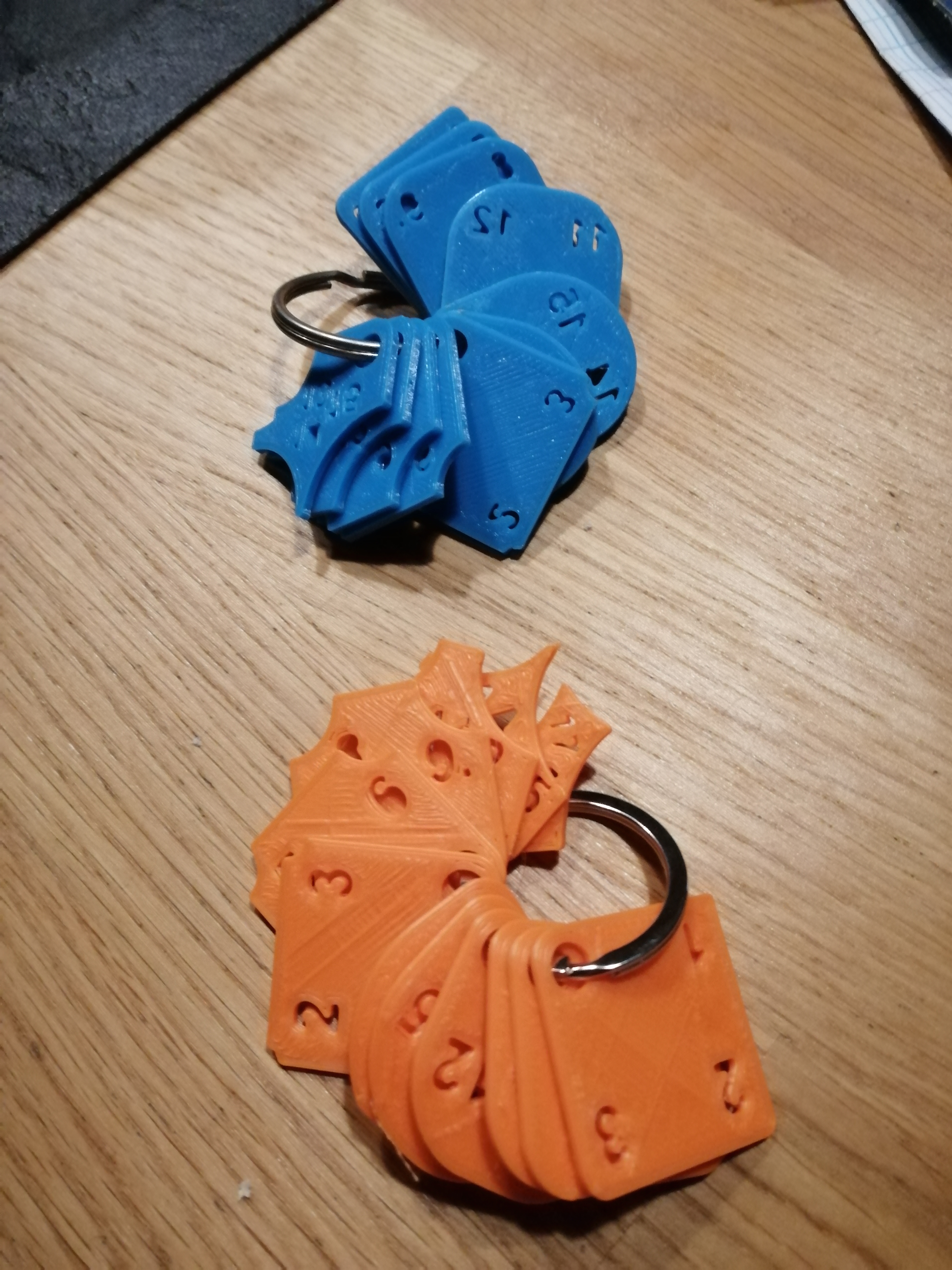 Radius diameter finder inside and outside gauge keychain