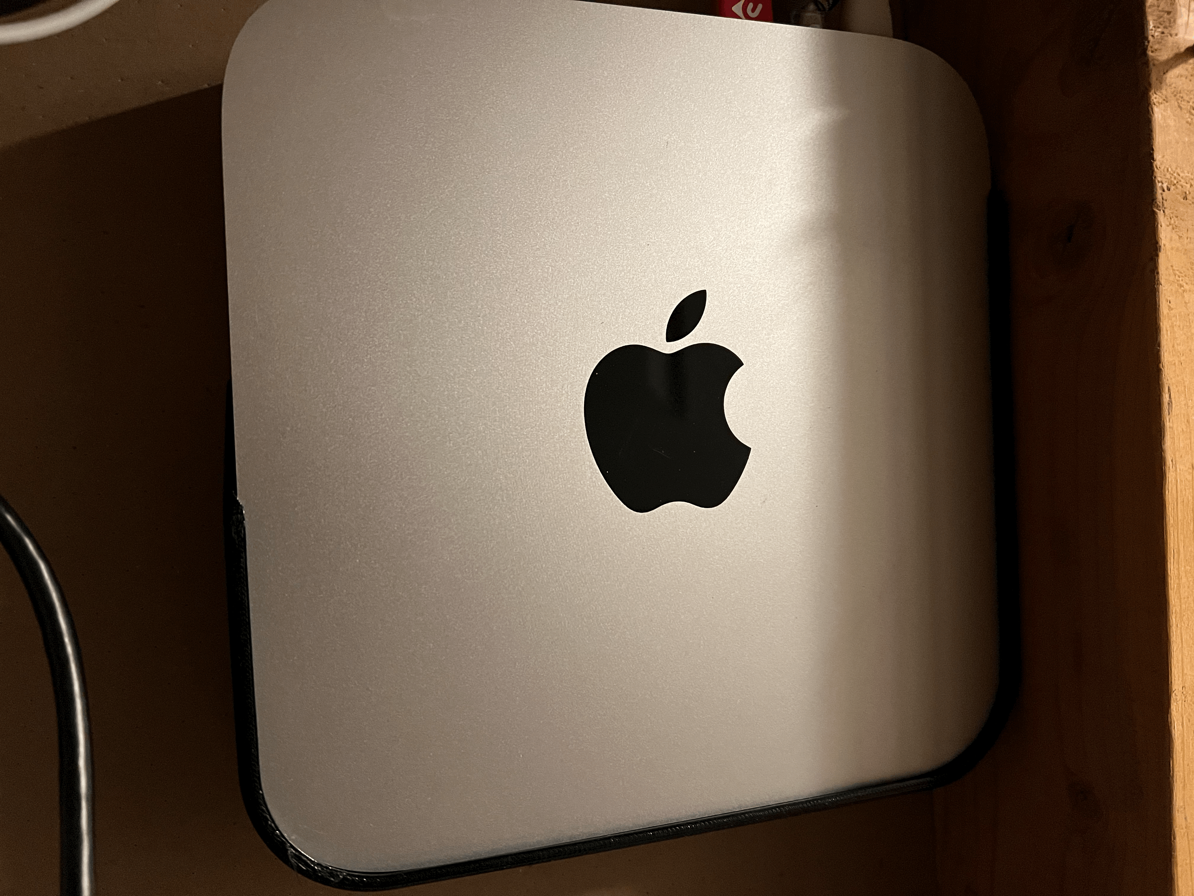 Miniatura 2 do modelo 3D Mac Mini Side Wall Mount